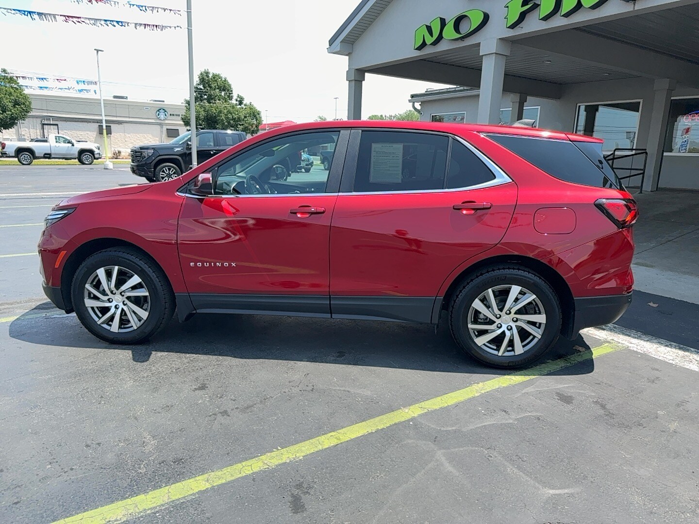 2023 Chevrolet Equinox LT photo 2