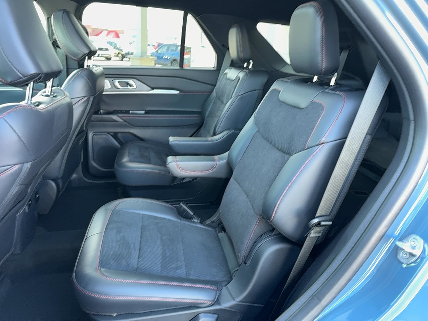 2025 Ford Explorer ST - Photo 24
