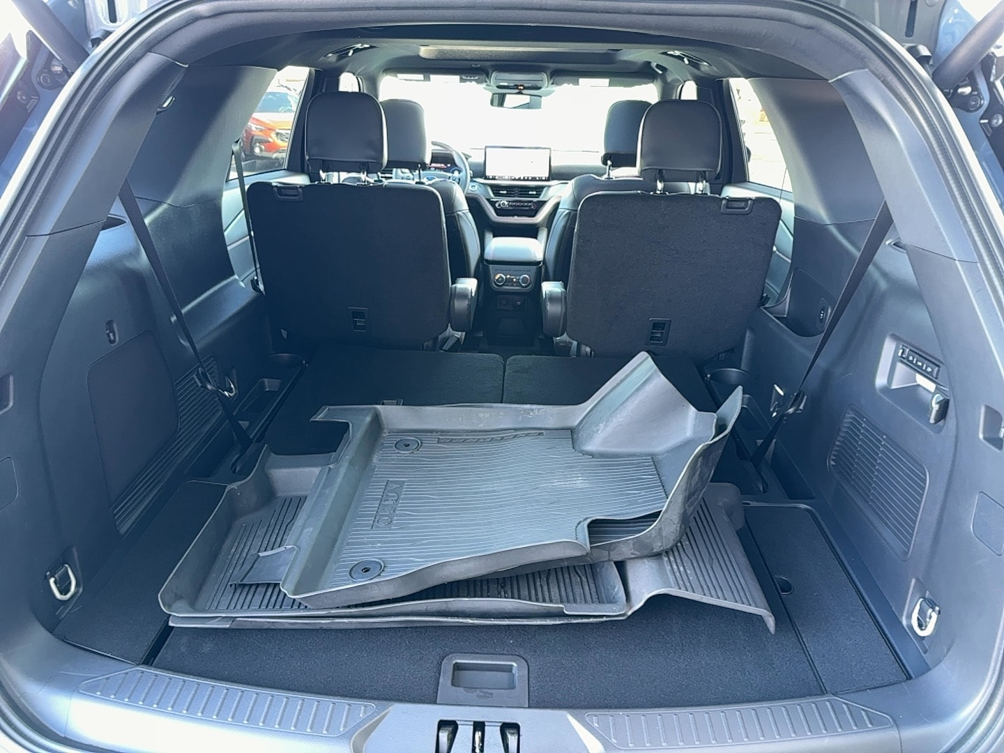 2025 Ford Explorer ST - Photo 27
