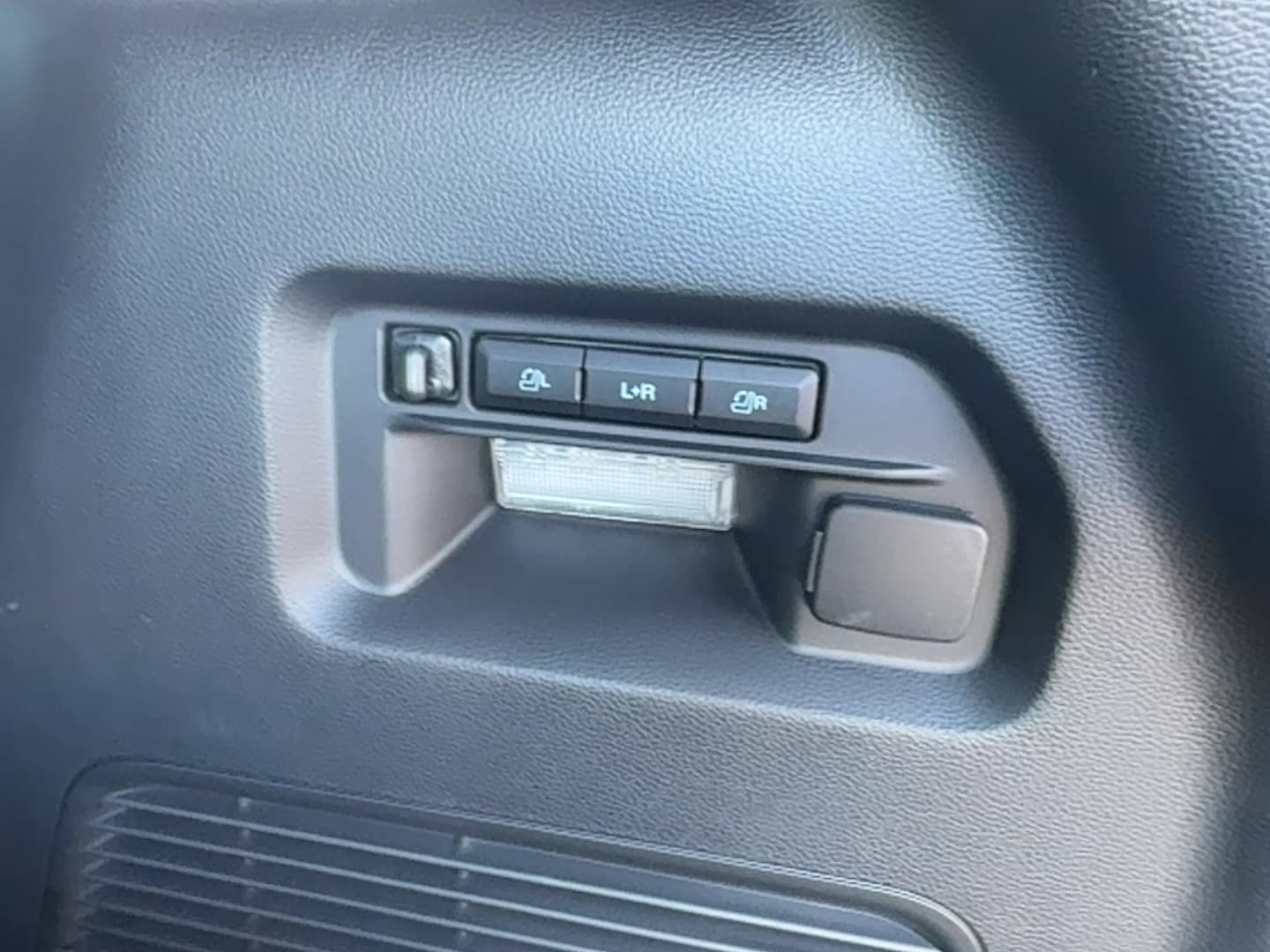 2025 Ford Explorer ST - Photo 29