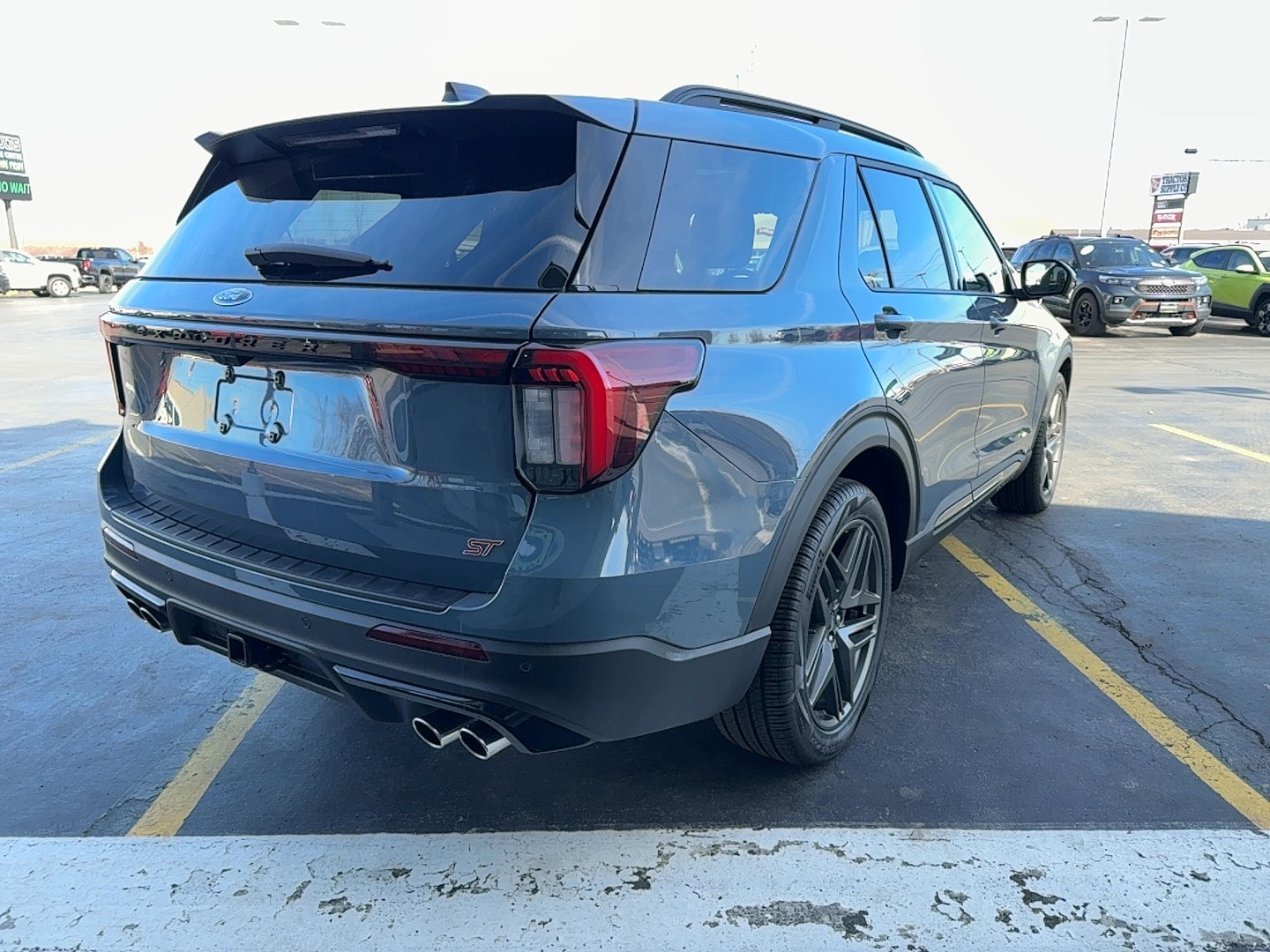 2025 Ford Explorer ST - Photo 6