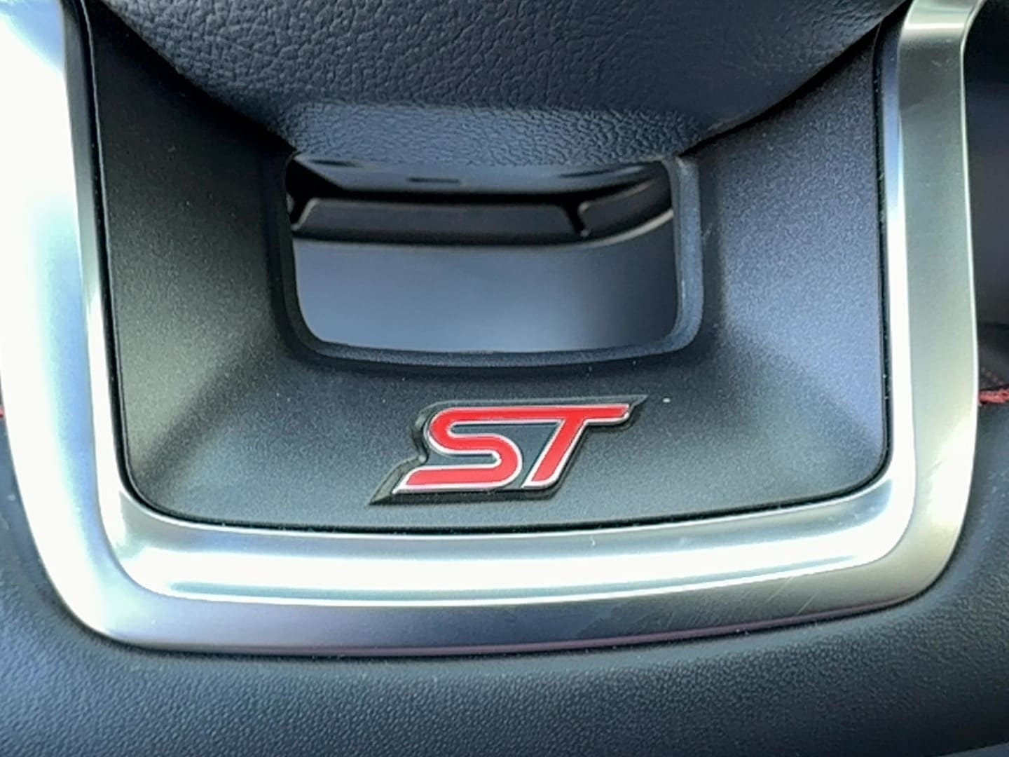 2025 Ford Explorer ST - Photo 18