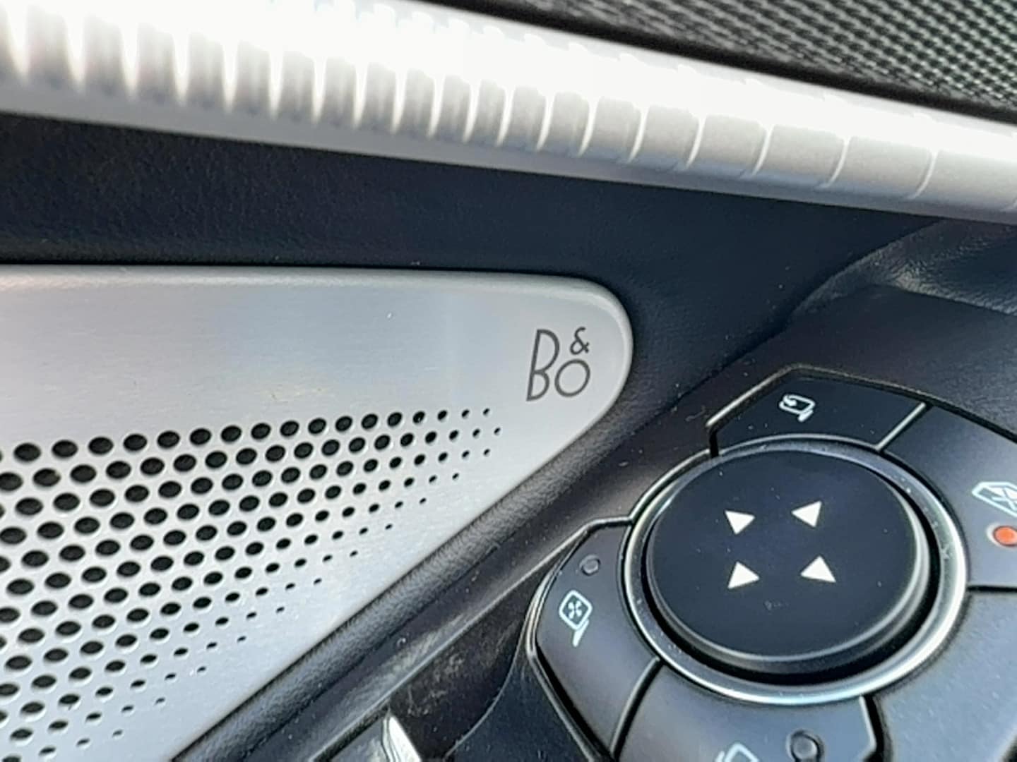 2025 Ford Explorer ST - Photo 16