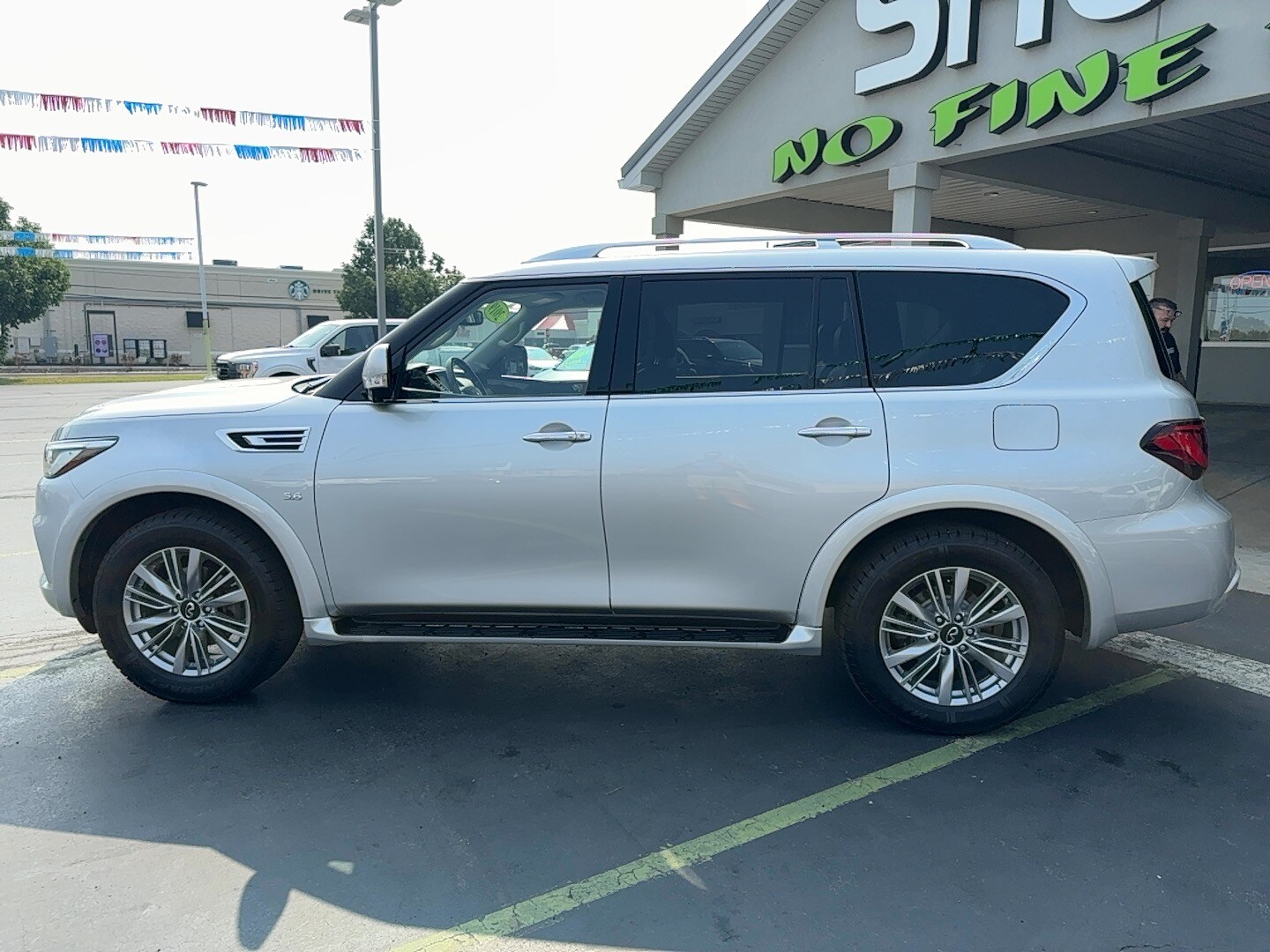 2019 Infiniti QX80 Luxe photo 2