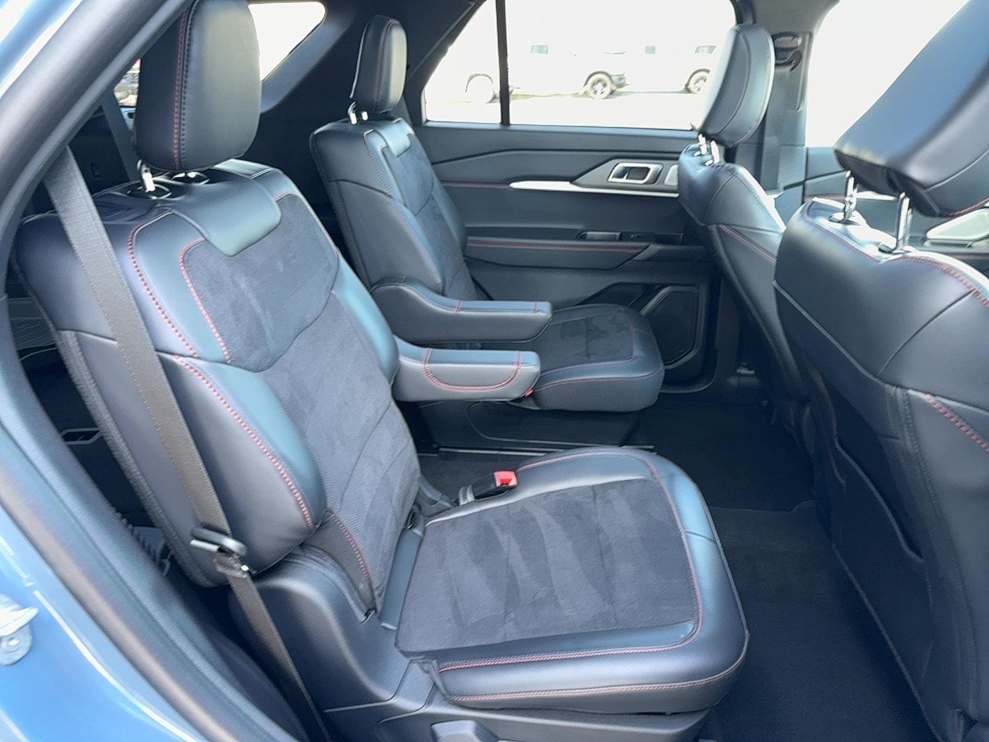 2025 Ford Explorer ST - Photo 30