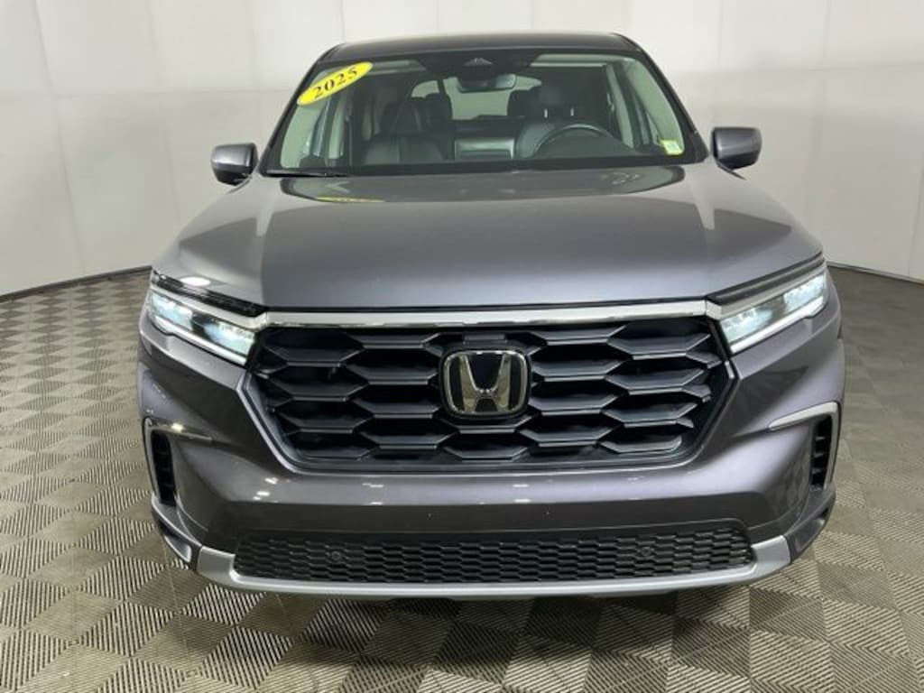 Used 2025 Honda Pilot SUV