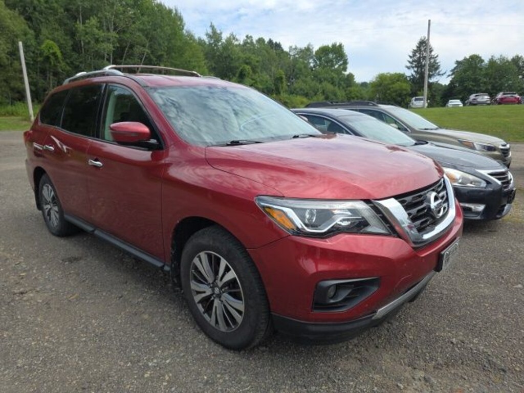 Used 2017 Nissan Pathfinder SV SUV
