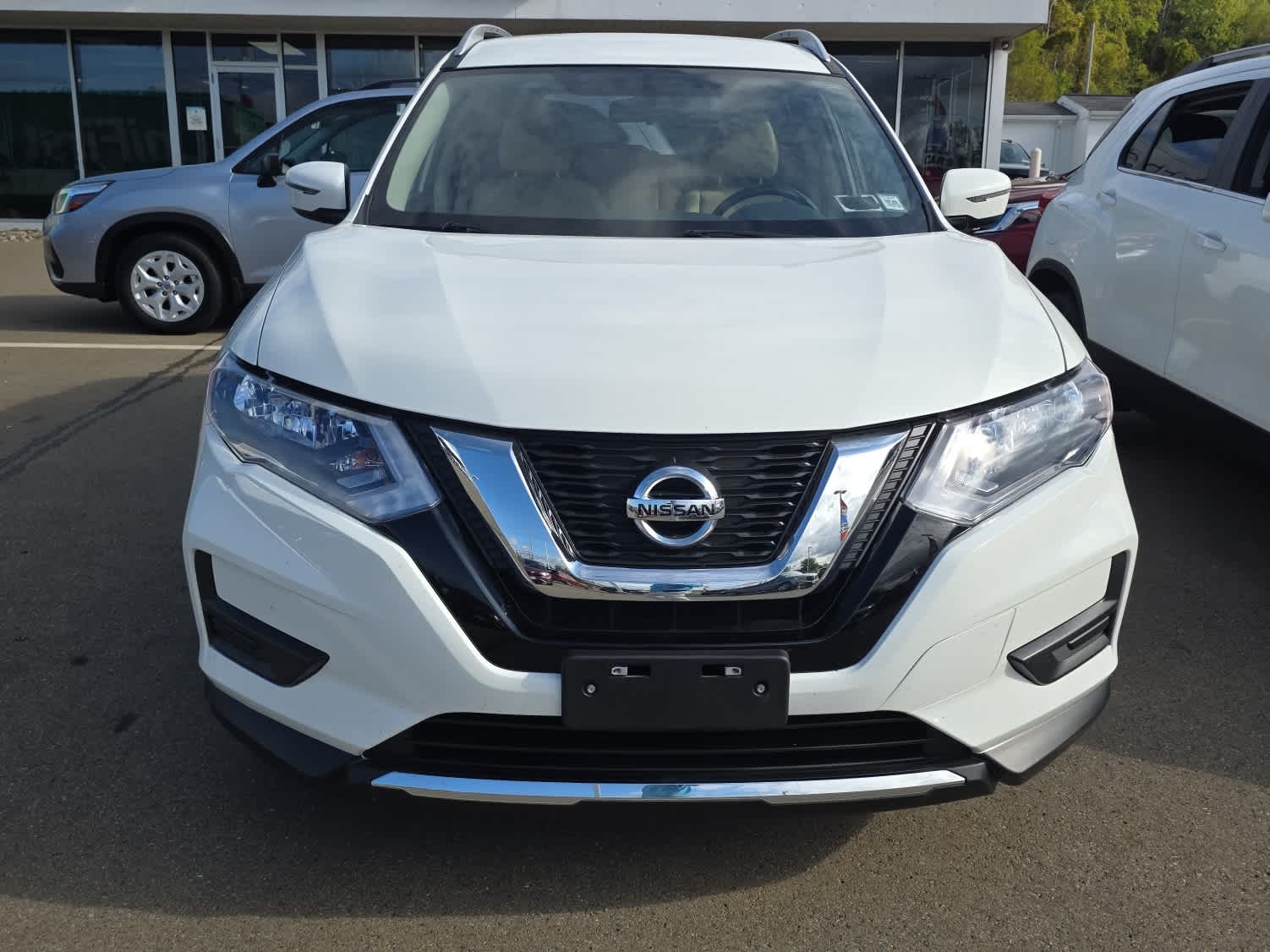 2017 Nissan Rogue SV photo 2