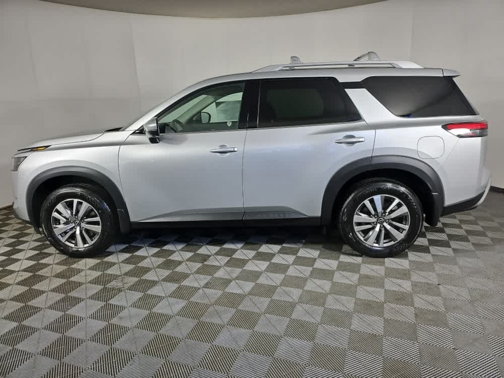 New 2025 Nissan Pathfinder SL SUV