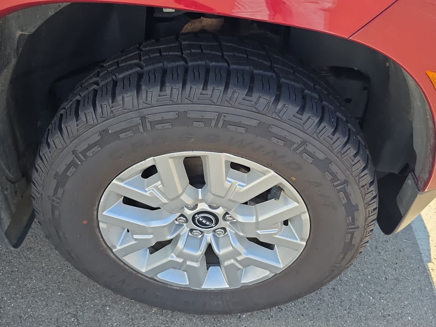 2022 Nissan Frontier SV Crew Cab photo 2