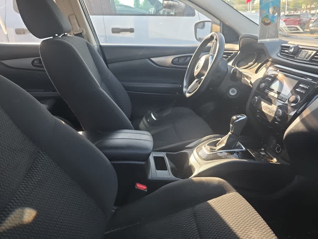 2018 Nissan Rogue Sport S photo 3