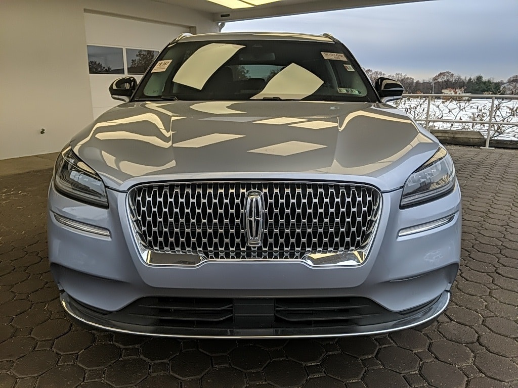 2022 Lincoln Corsair Standard photo 2