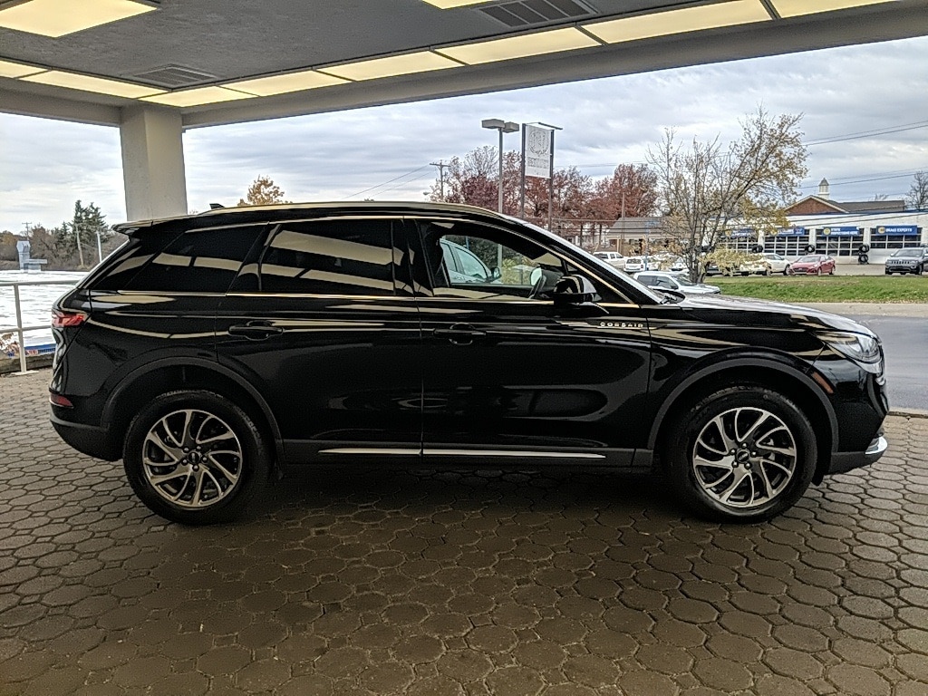 2022 Lincoln Corsair Standard photo 4