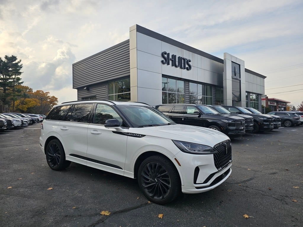 2025 Lincoln Aviator Reserve photo 3