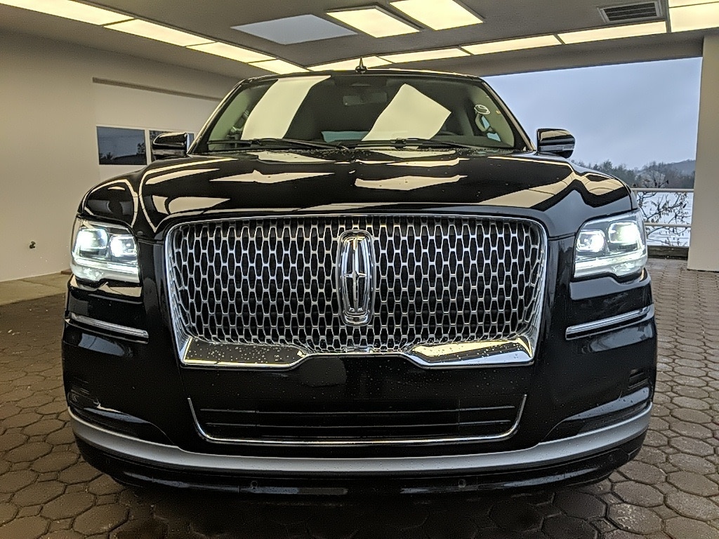 2024 Lincoln Navigator Premiere photo 2