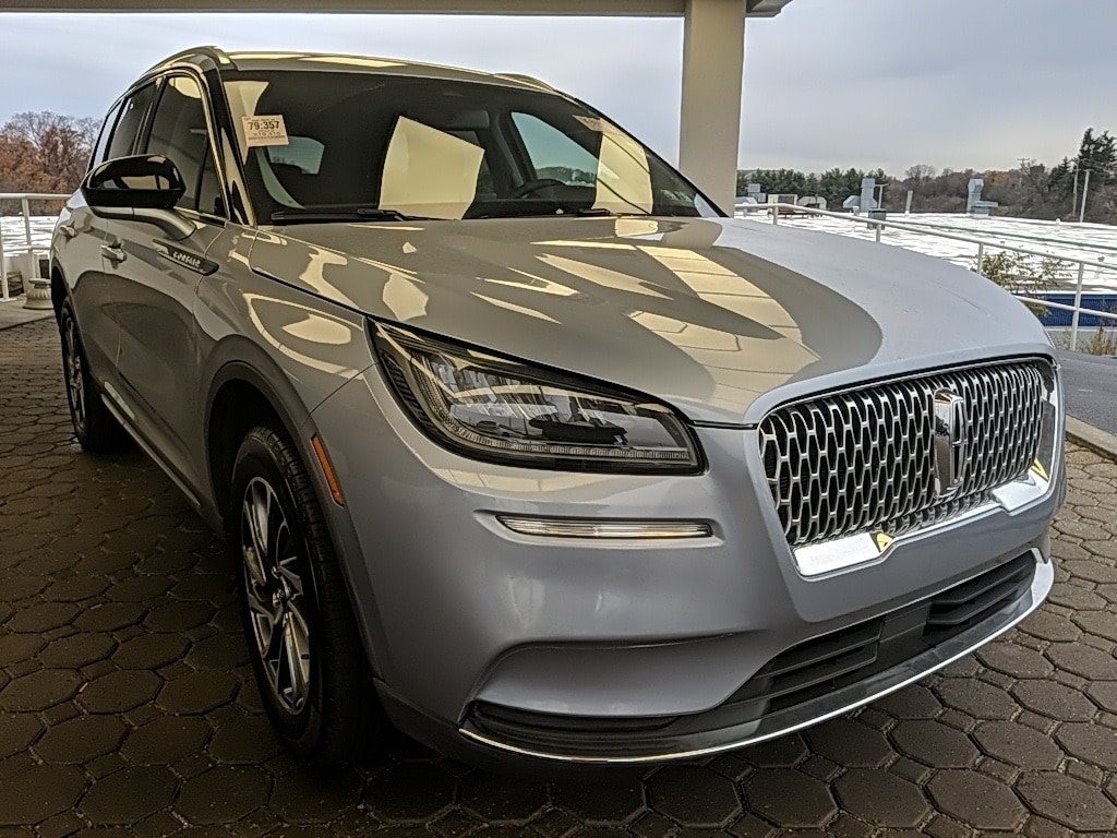 2022 Lincoln Corsair Standard photo 3