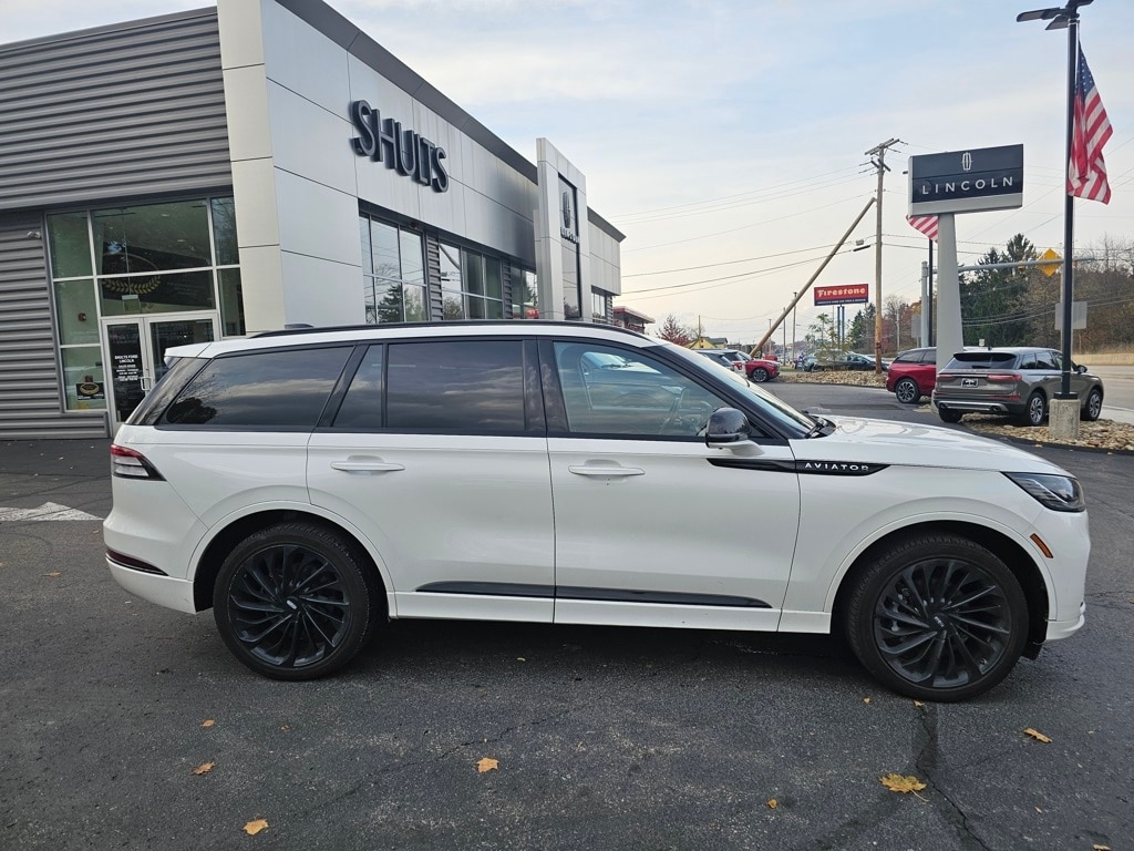 2025 Lincoln Aviator Reserve photo 4
