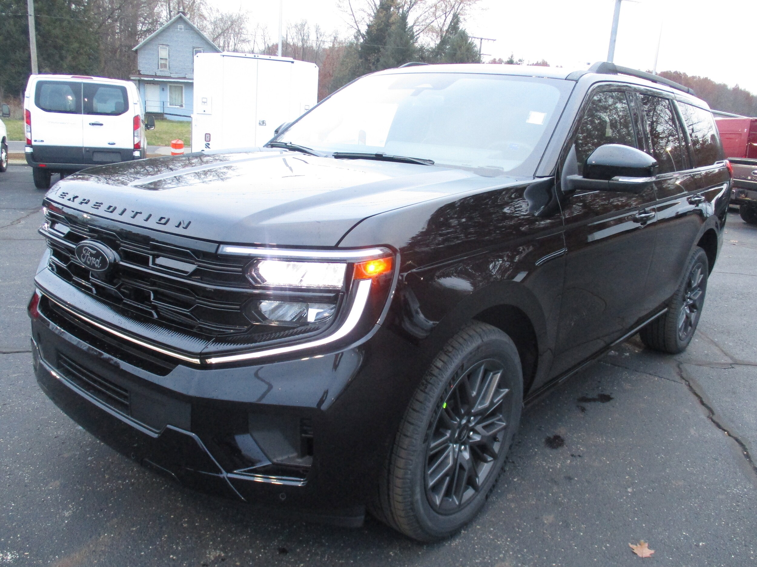 2025 Ford Expedition Platinum photo 2