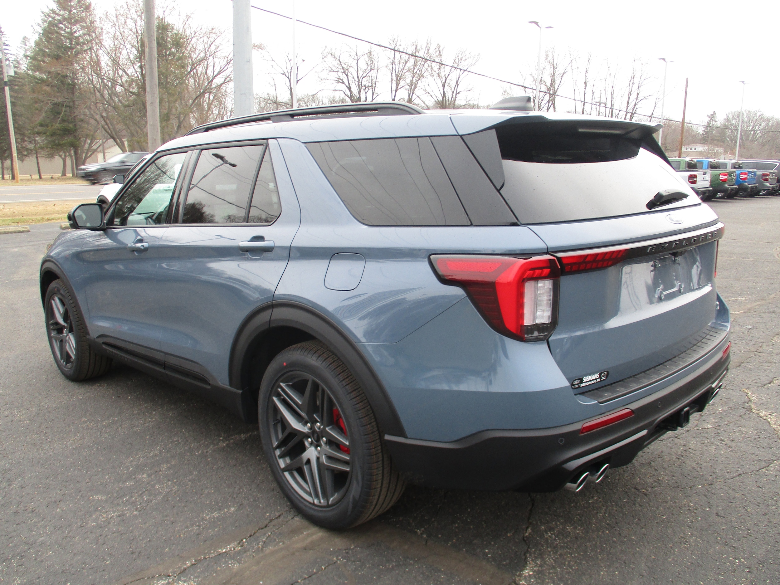 2026 Ford Explorer ST - Photo 8