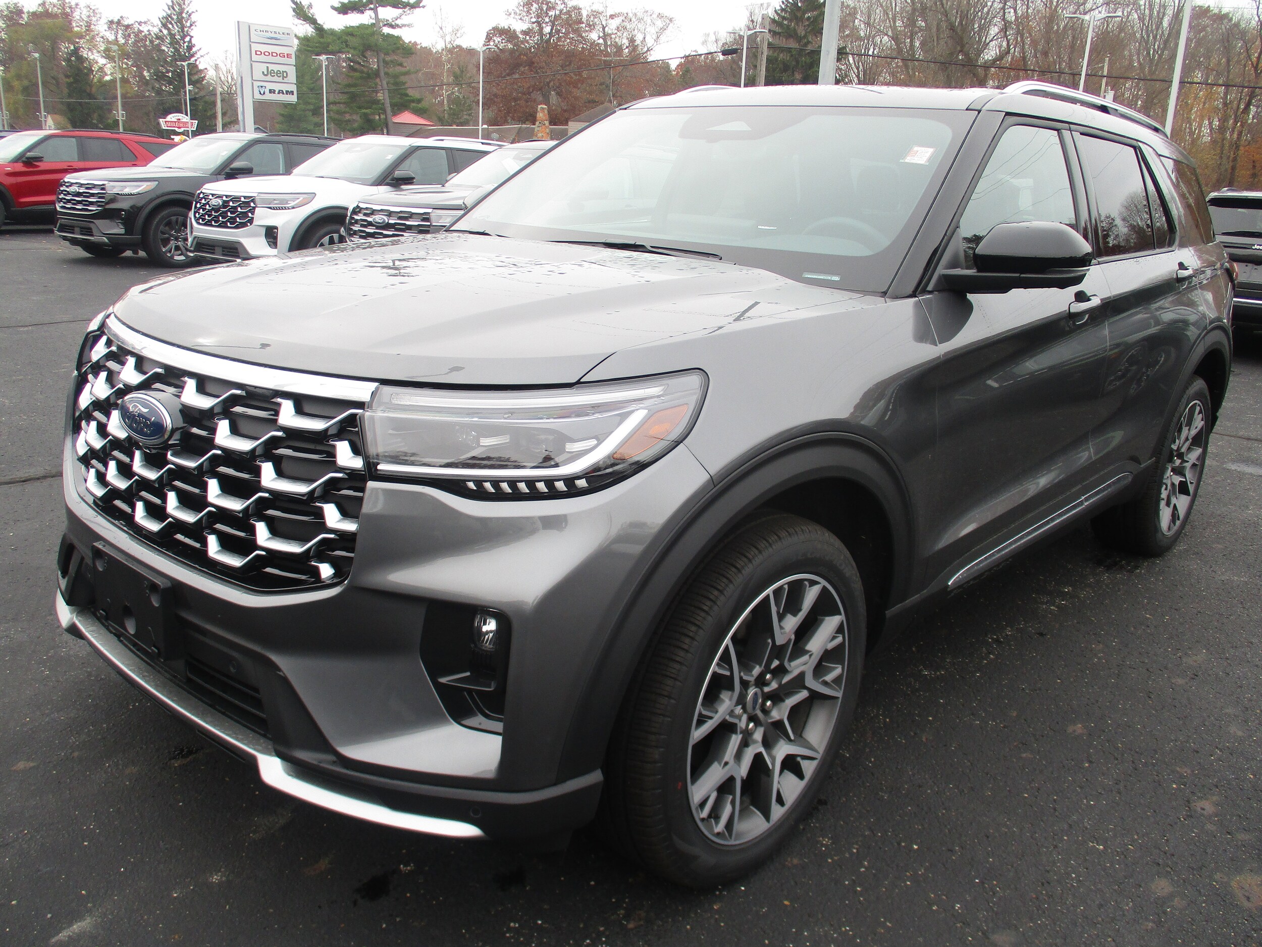 2025 Ford Explorer Platinum photo 3