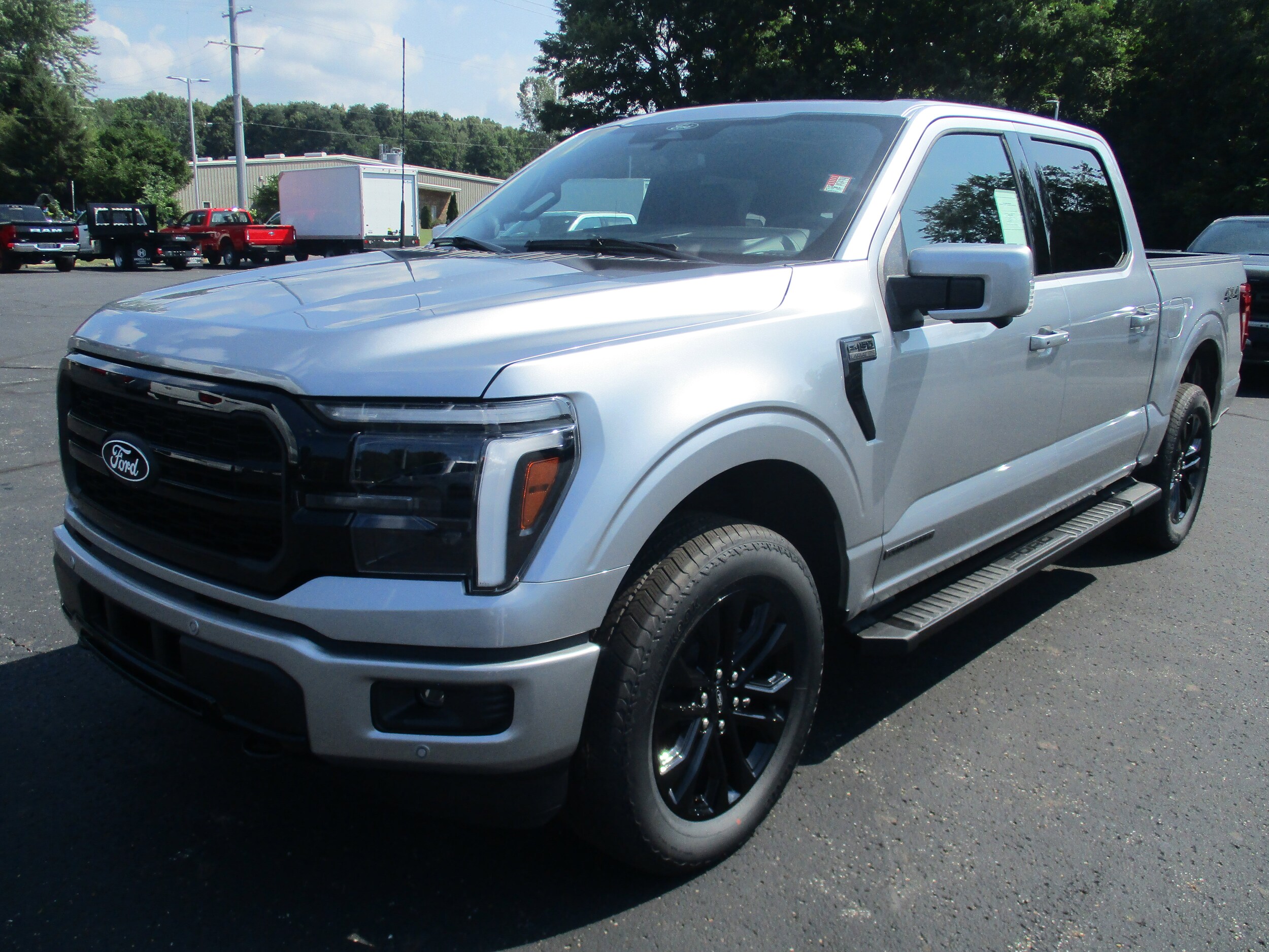 2025 Ford F-150 Lariat photo 3