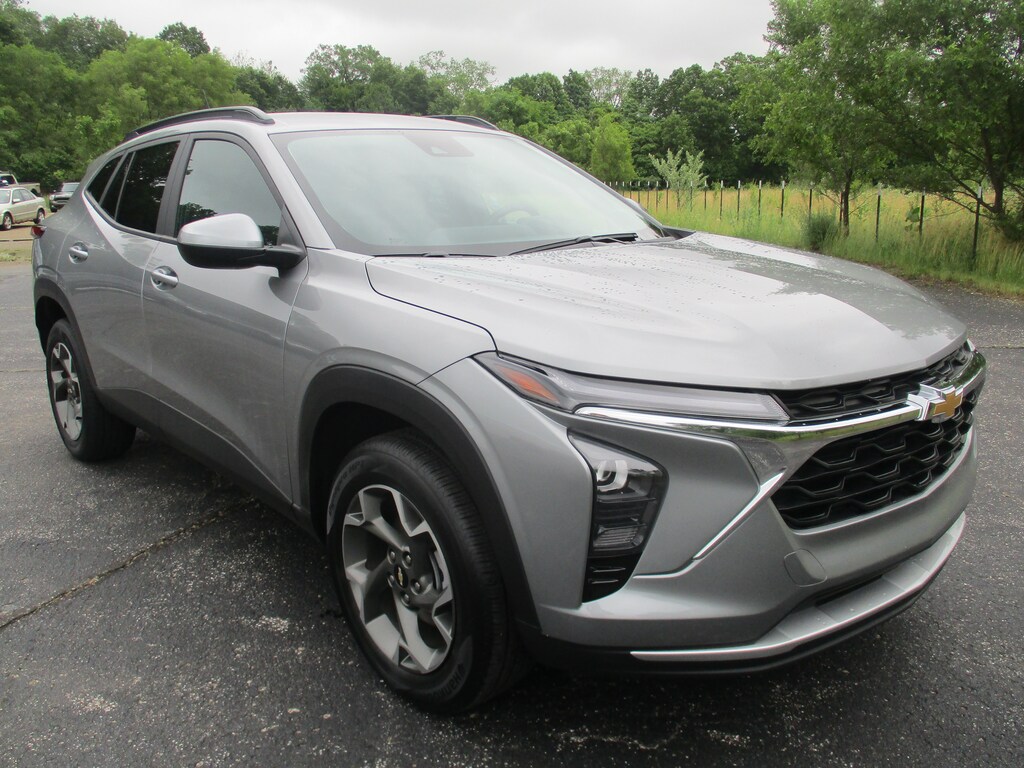 Used 2025 Chevrolet Trax LT SUV