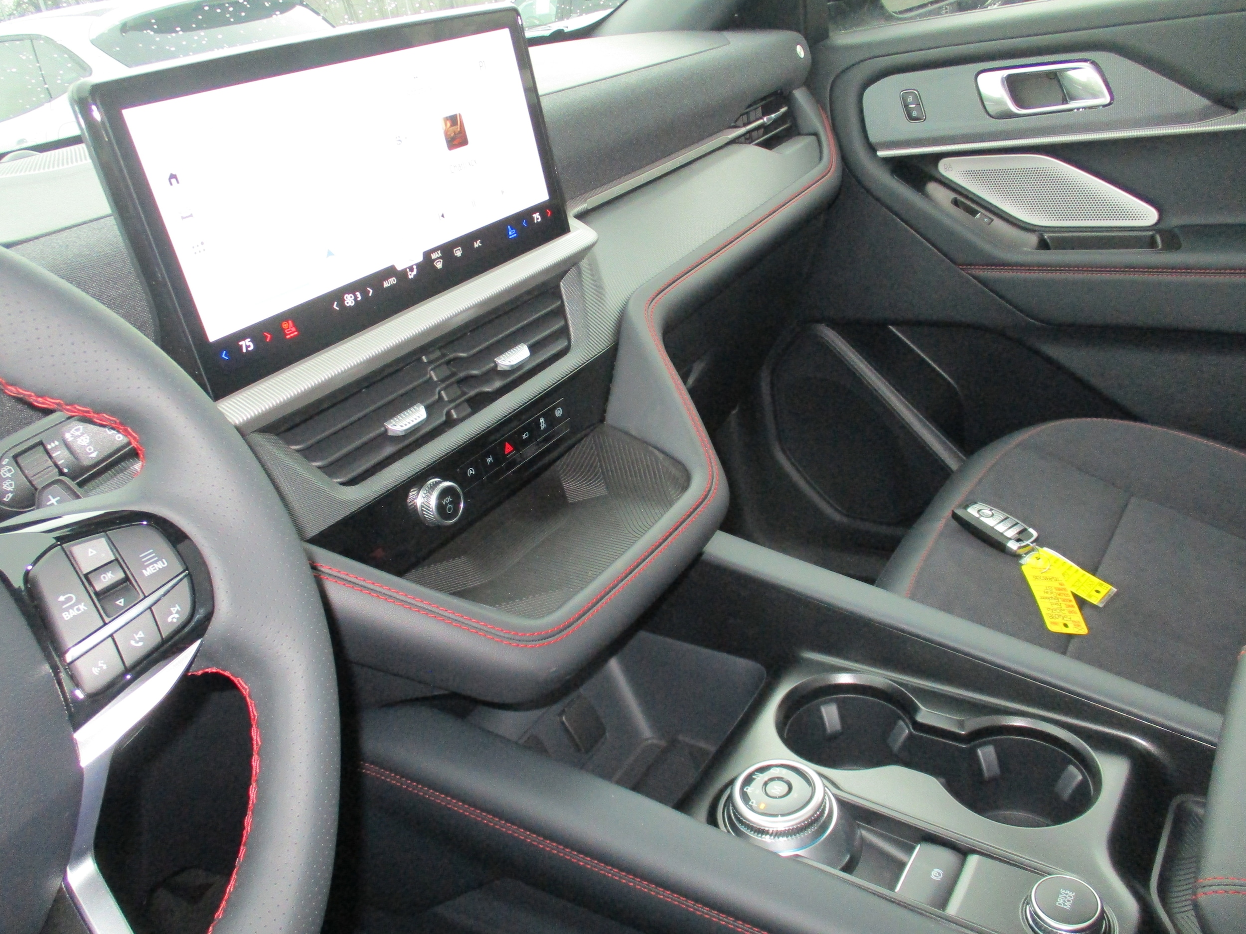 2026 Ford Explorer ST - Photo 29