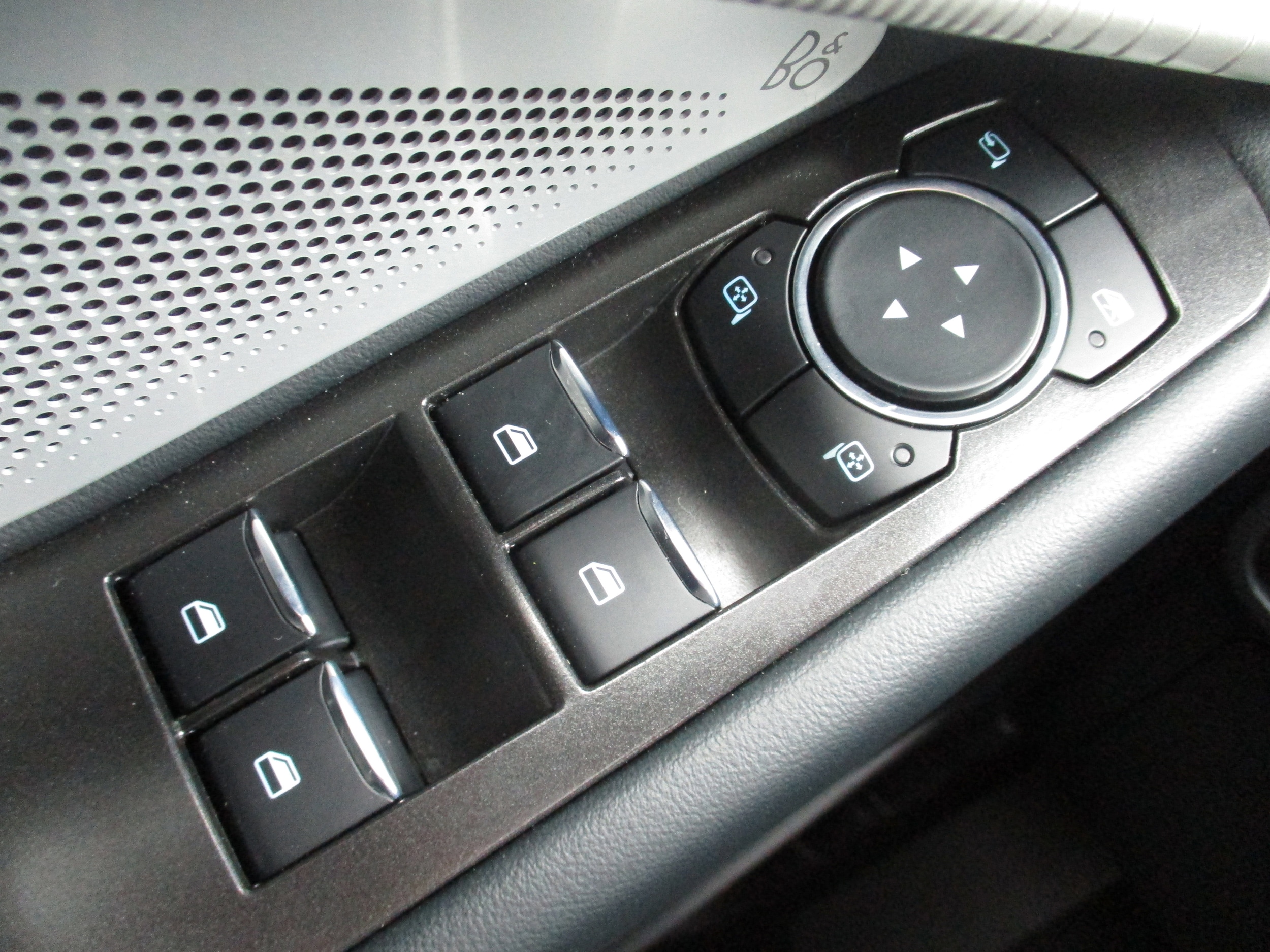 2026 Ford Explorer ST - Photo 24