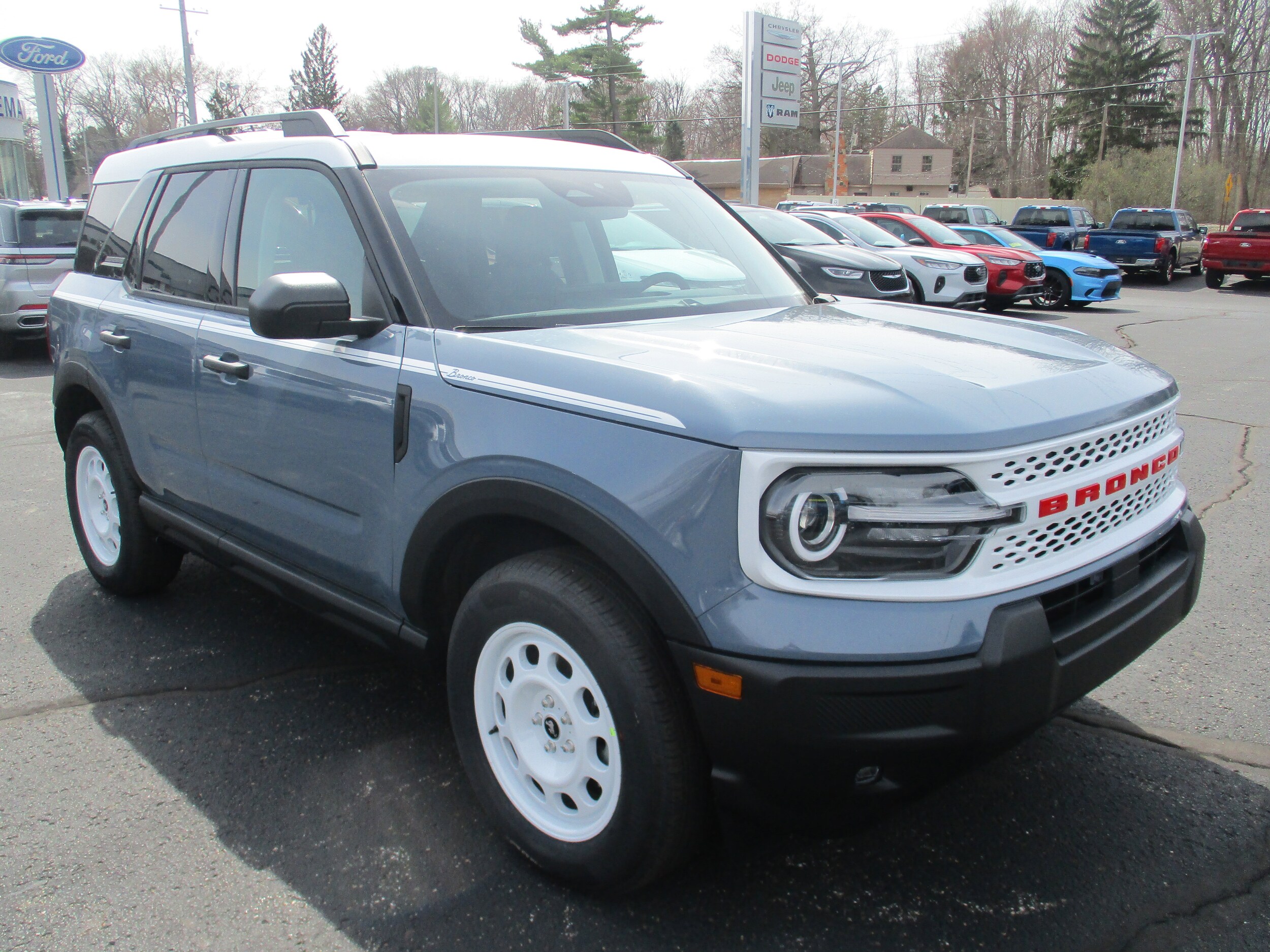 2025 Ford Bronco Sport Heritage photo 2