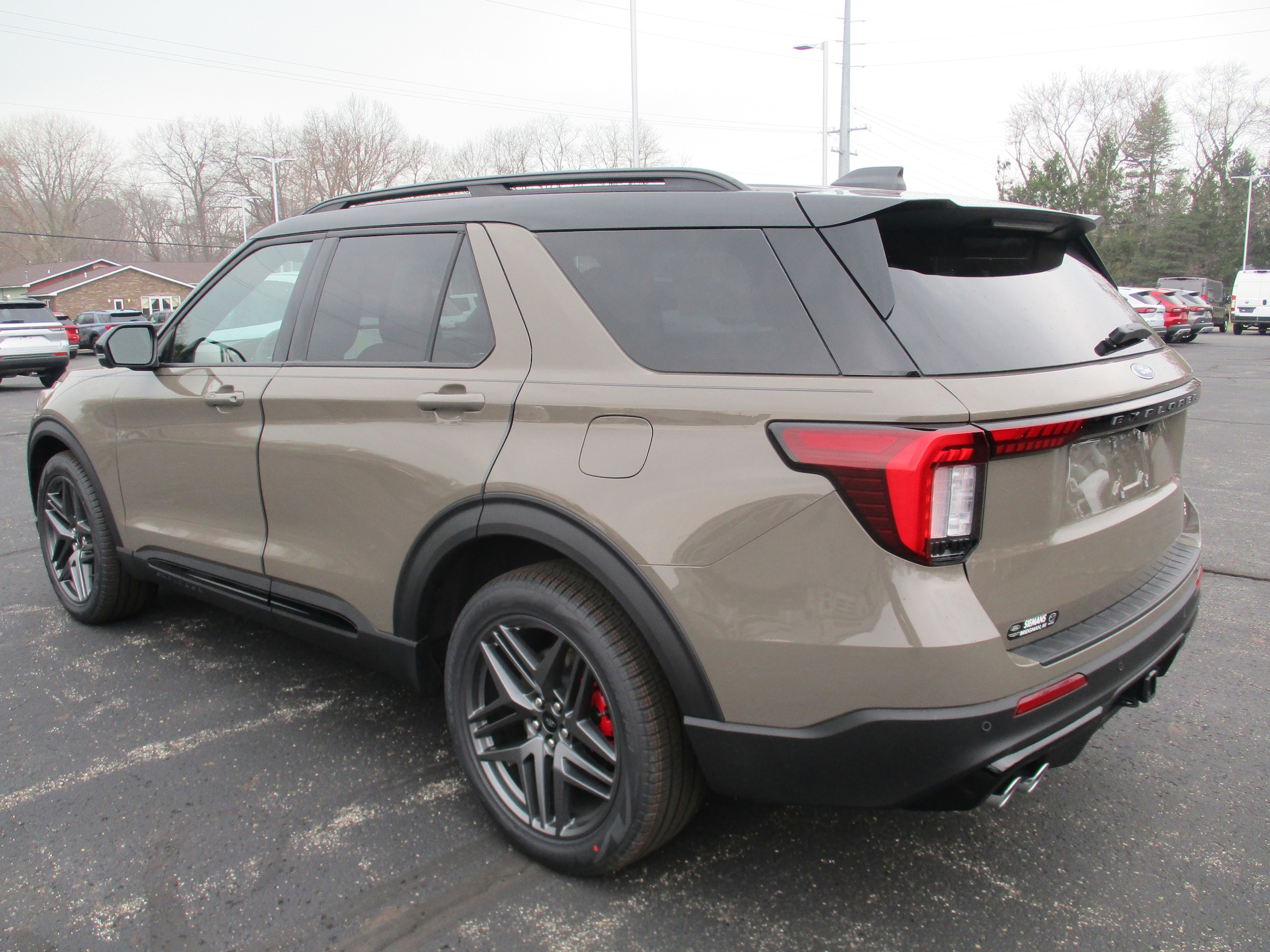 2026 Ford Explorer ST - Photo 8