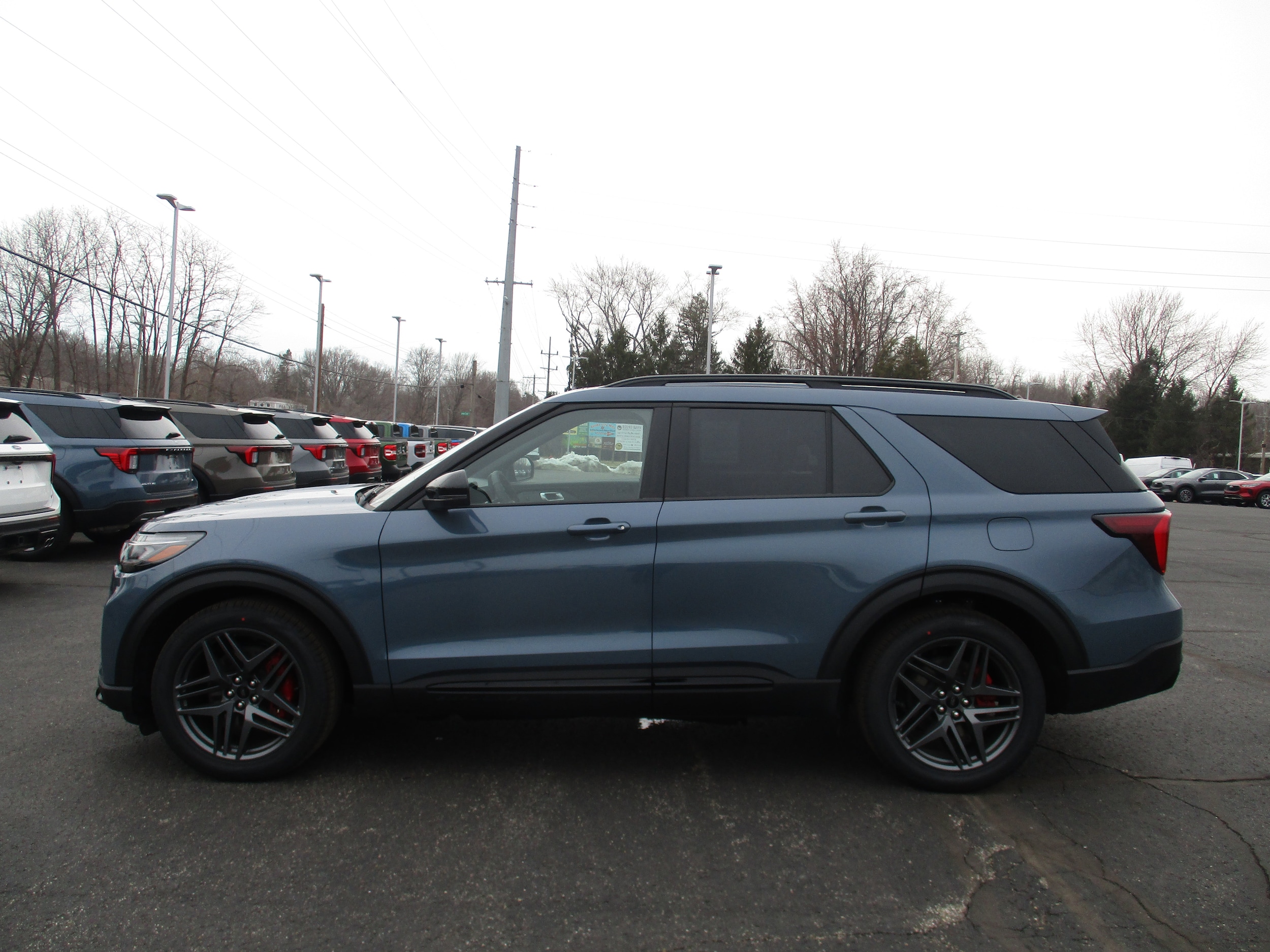 2026 Ford Explorer ST - Photo 9