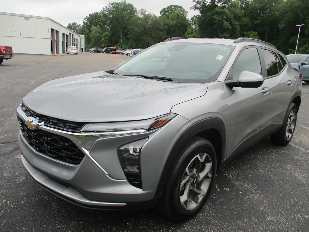 Used 2025 Chevrolet Trax LT SUV