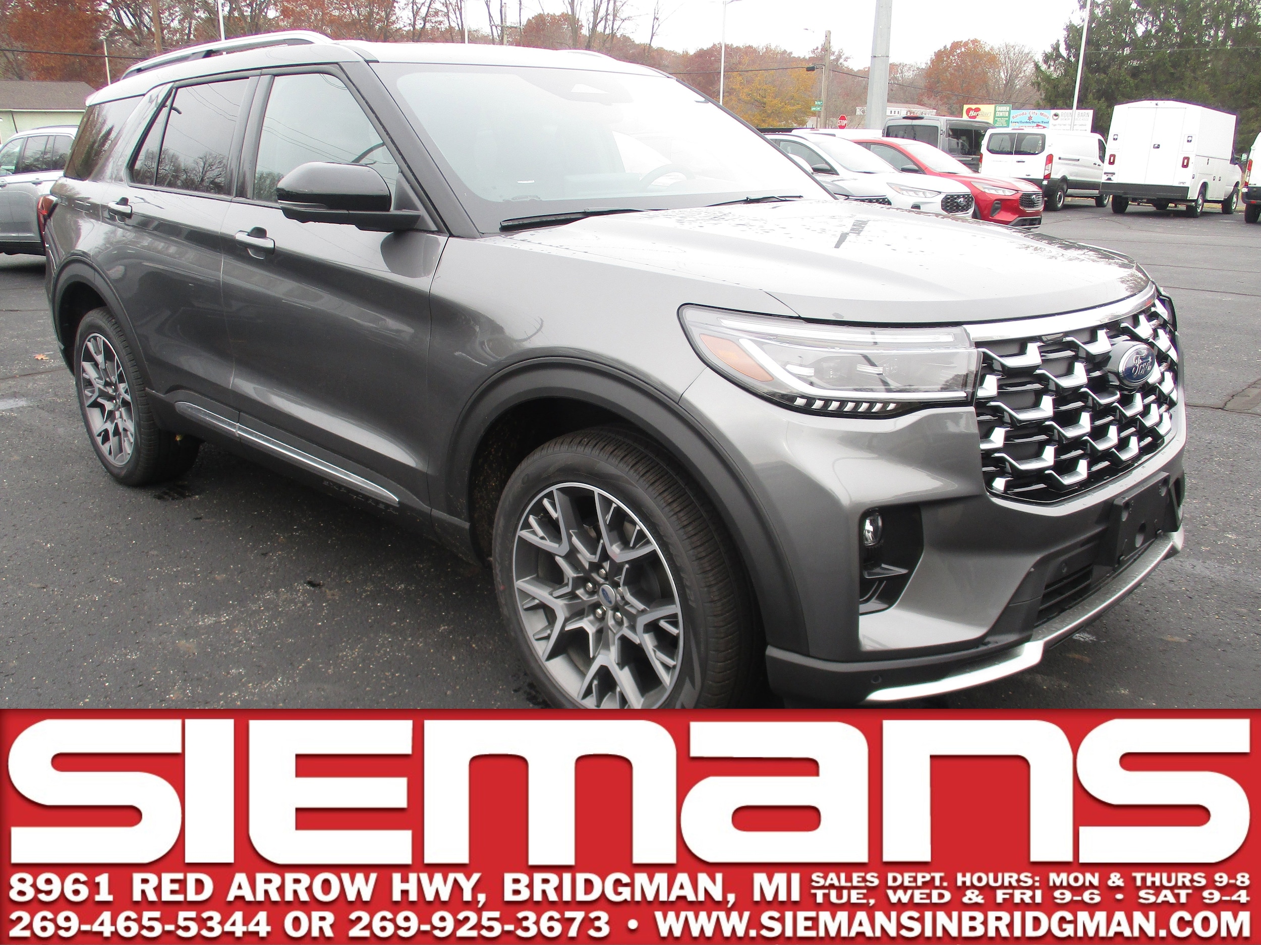 2025 Ford Explorer Platinum's photo