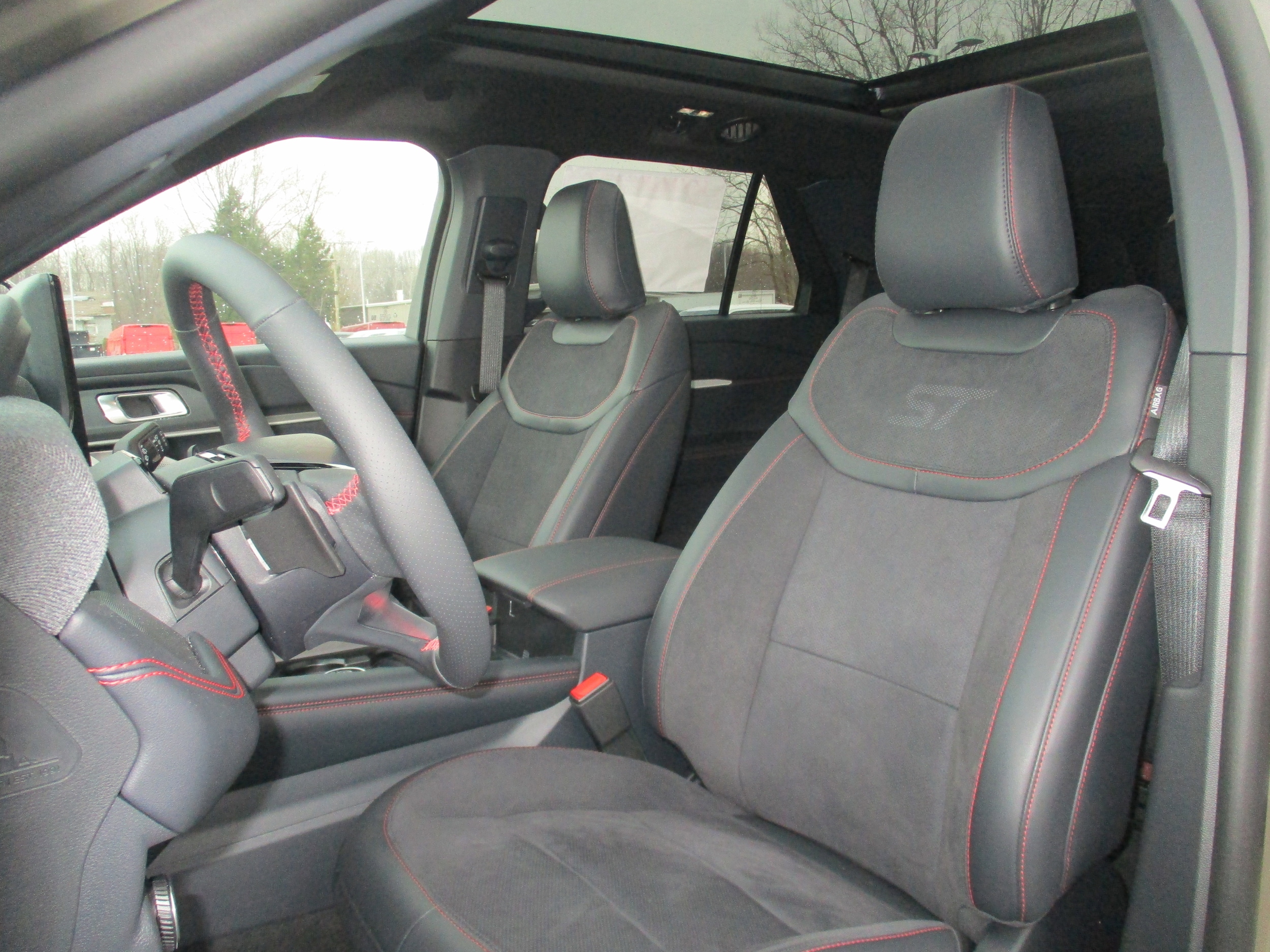 2026 Ford Explorer ST - Photo 24