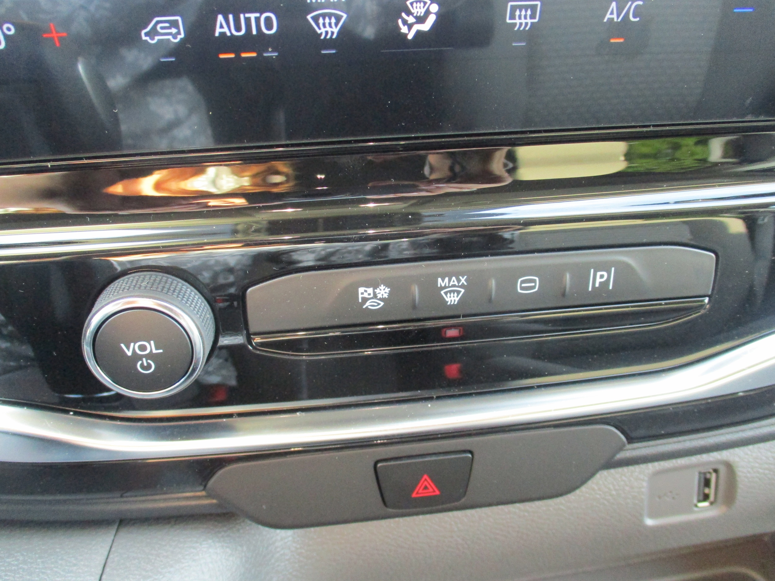 2025 Ford Transit Passenger Van XLT - Photo 47