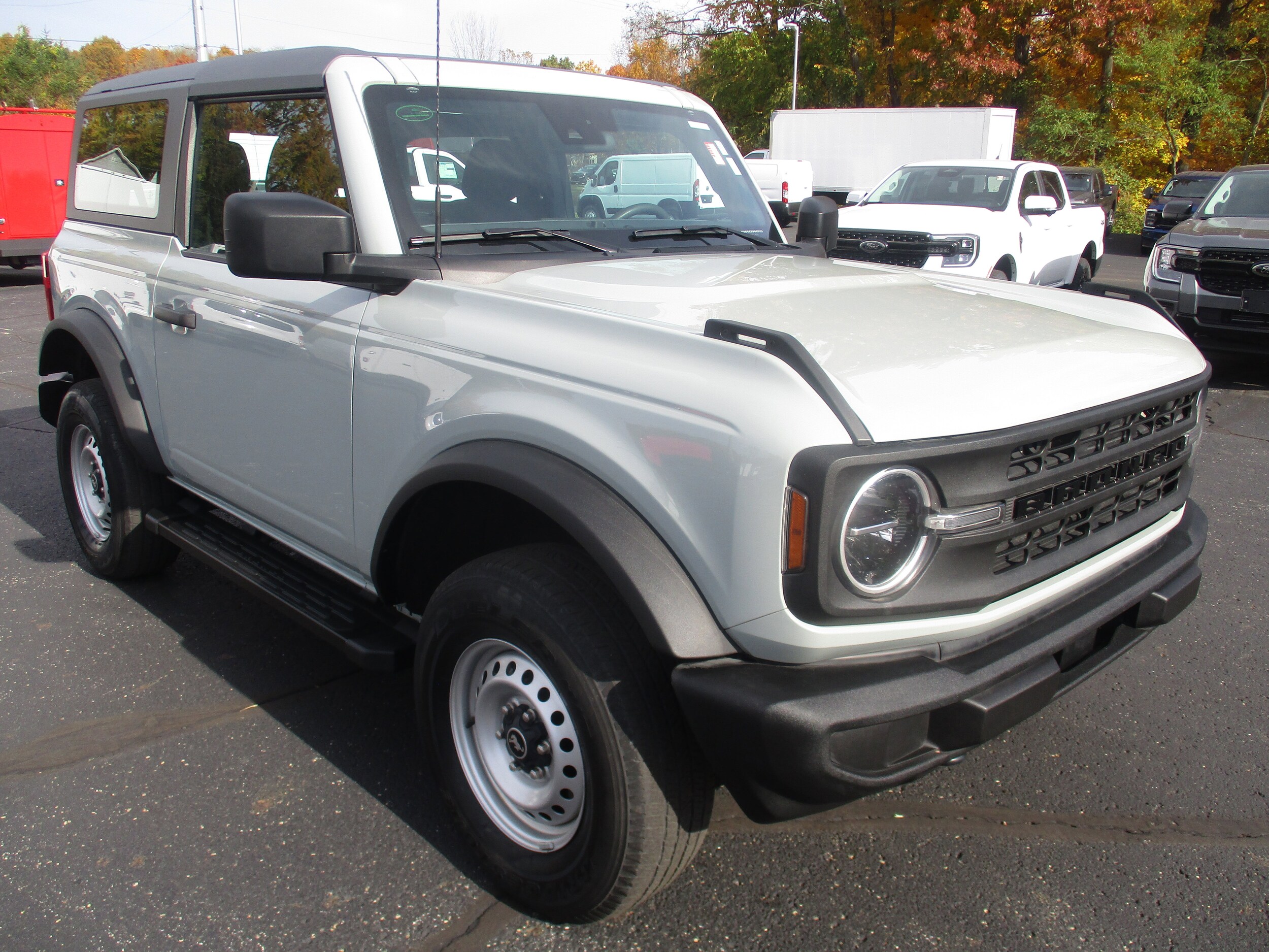 2023 Ford Bronco Base photo 3