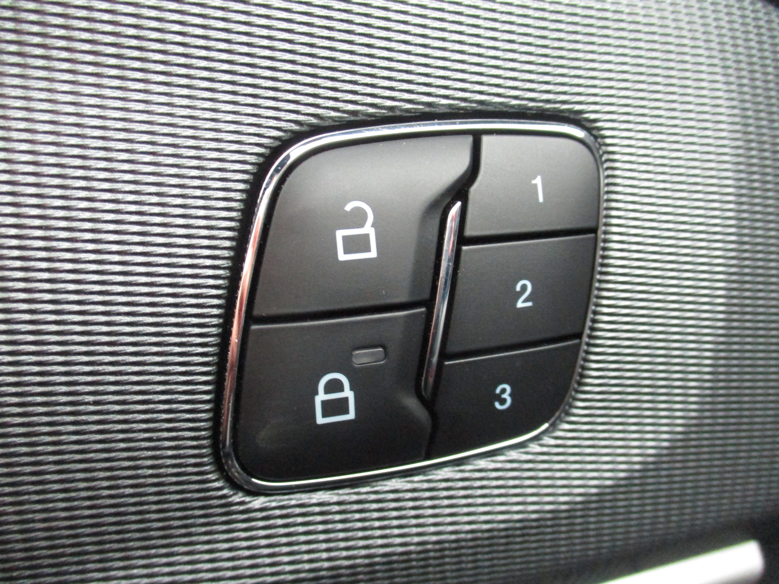 2026 Ford Explorer ST - Photo 25