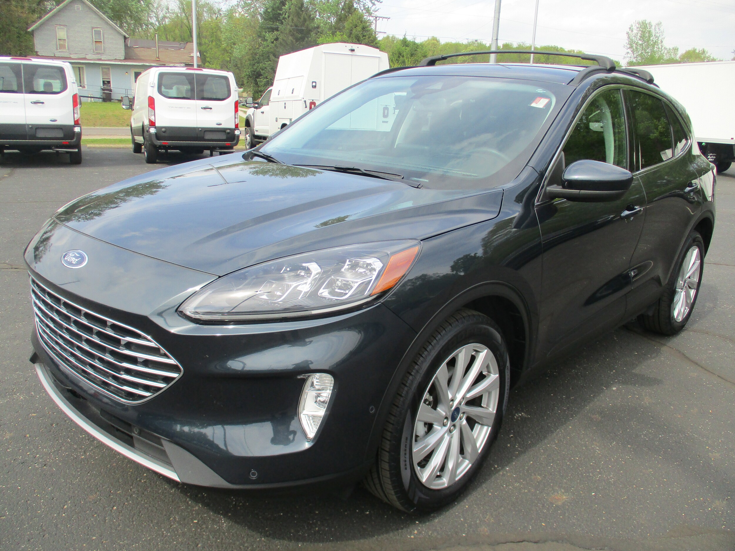2022 Ford Escape Titanium photo 4