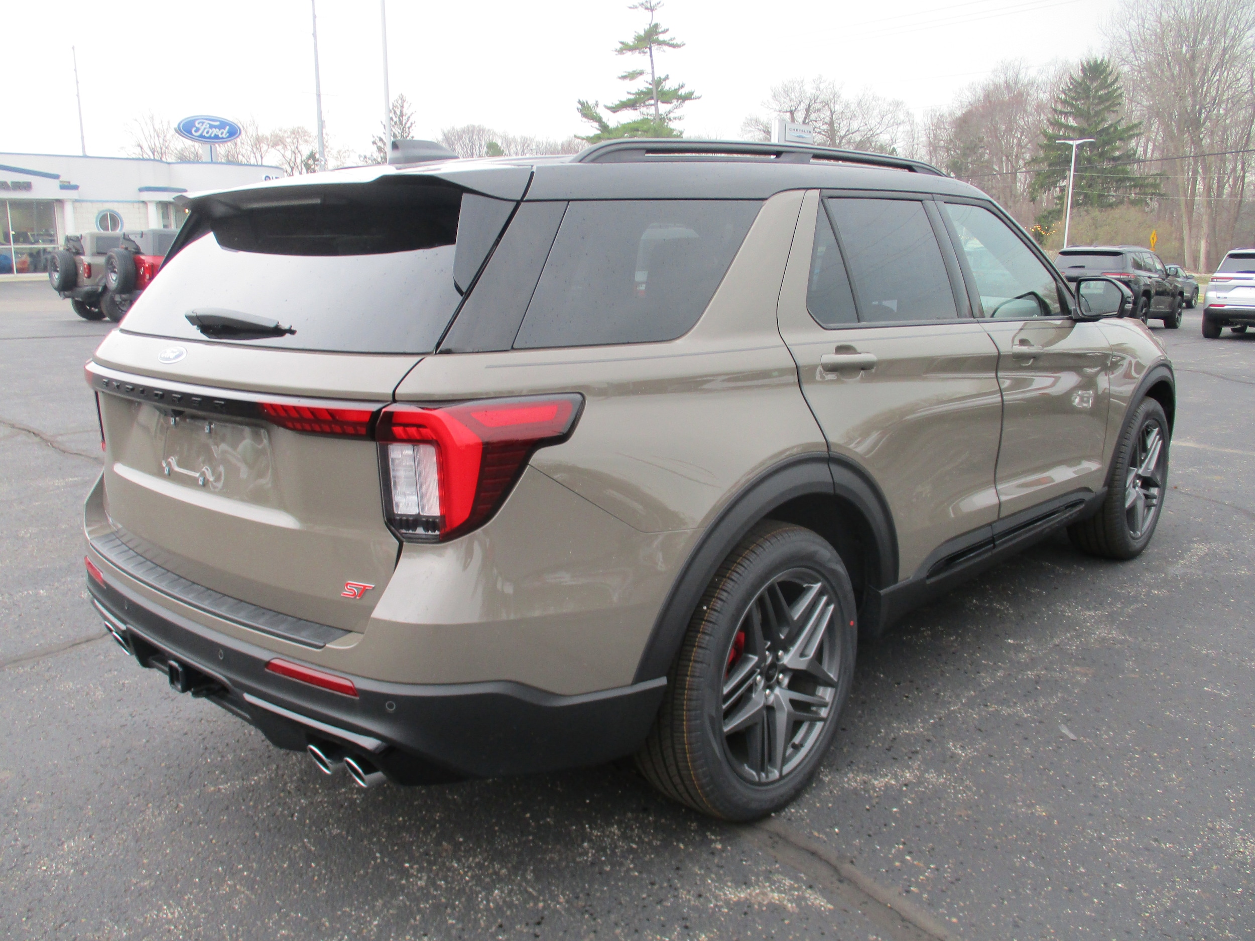 2026 Ford Explorer ST - Photo 6