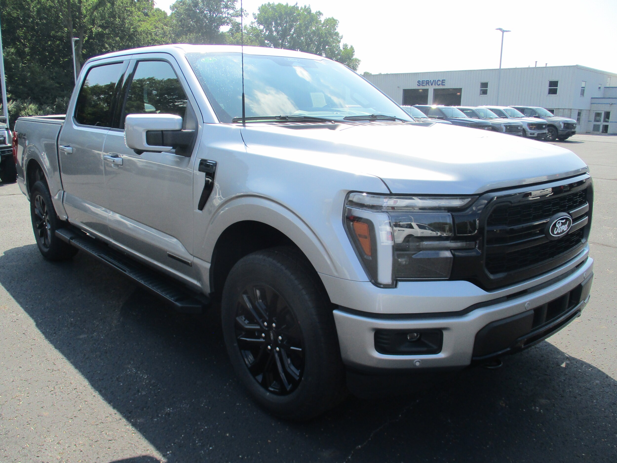 2025 Ford F-150 Lariat photo 2