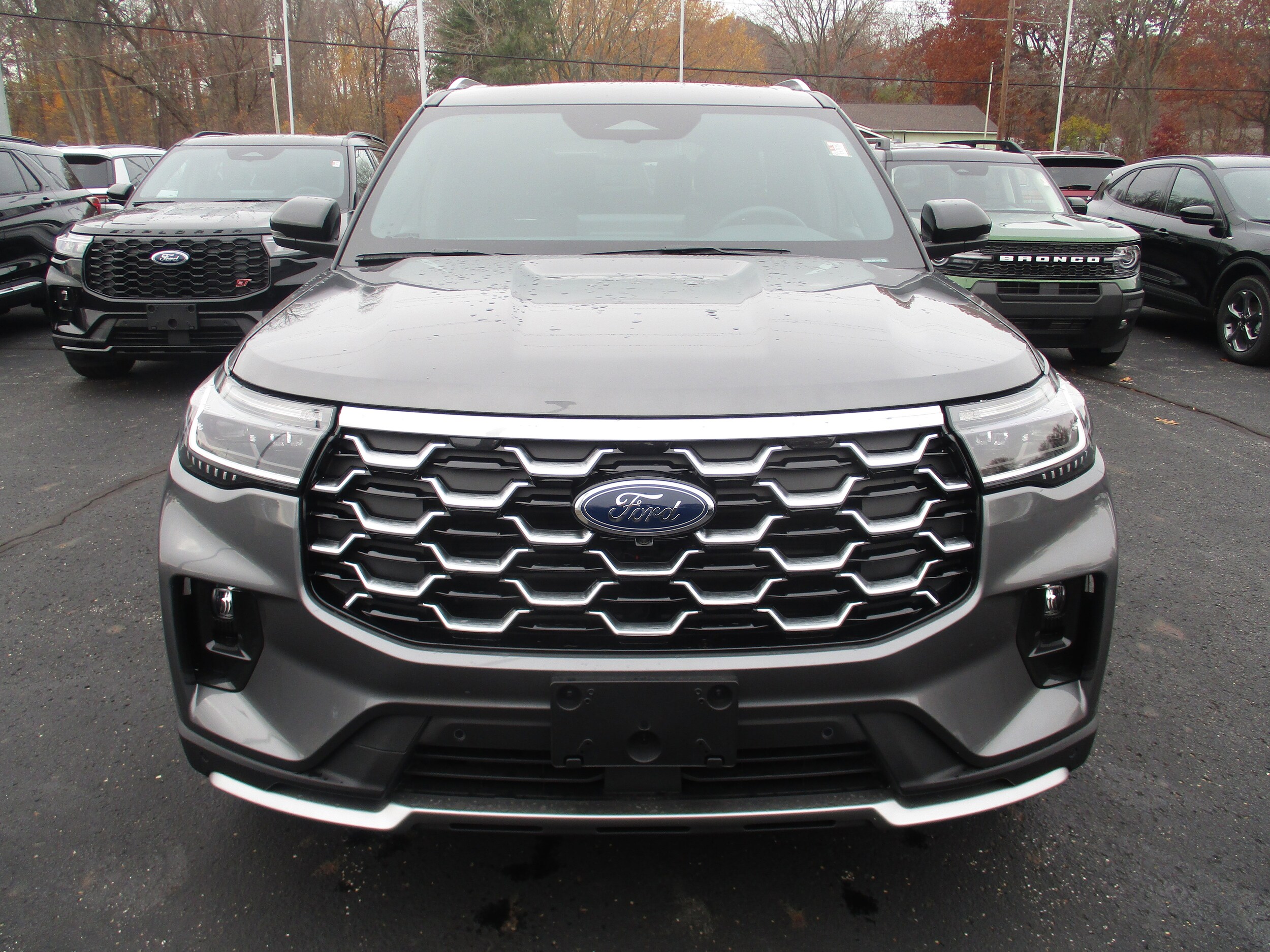 2025 Ford Explorer Platinum photo 4