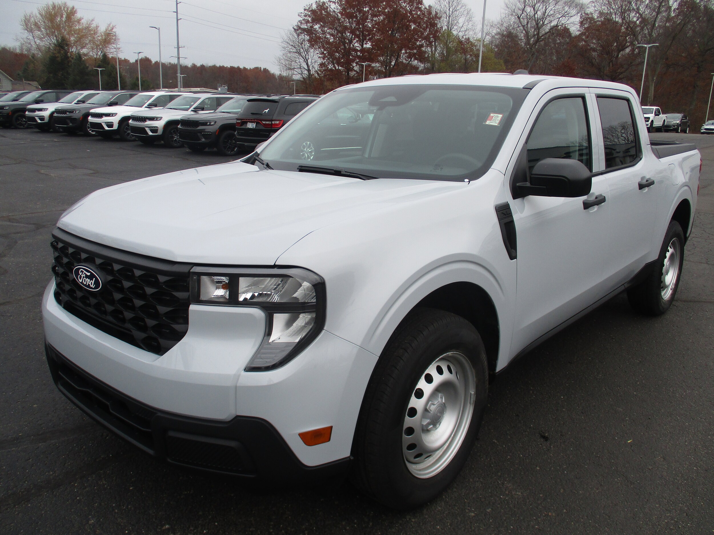 2025 Ford Maverick XL photo 3