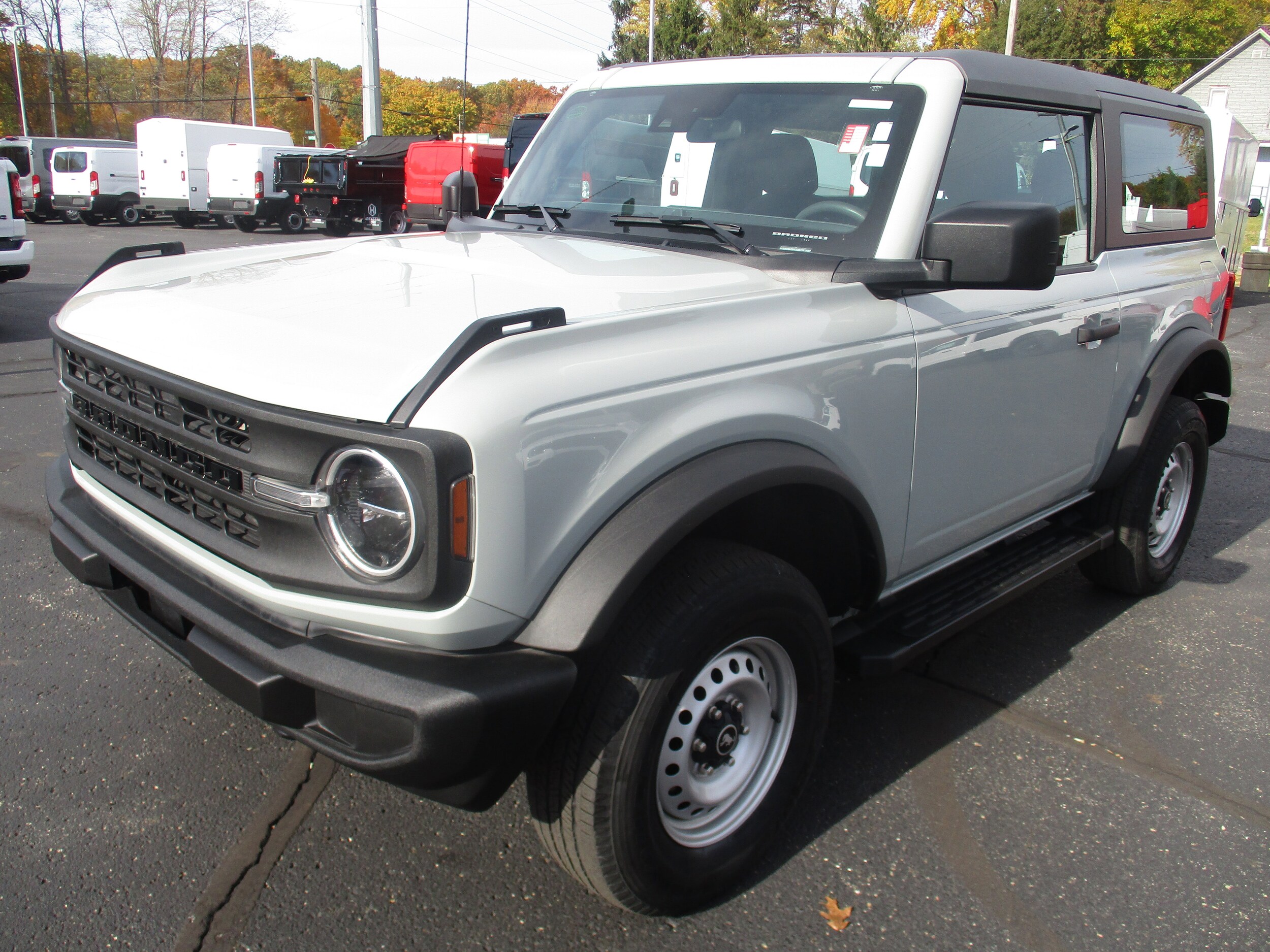 2023 Ford Bronco Base photo 4