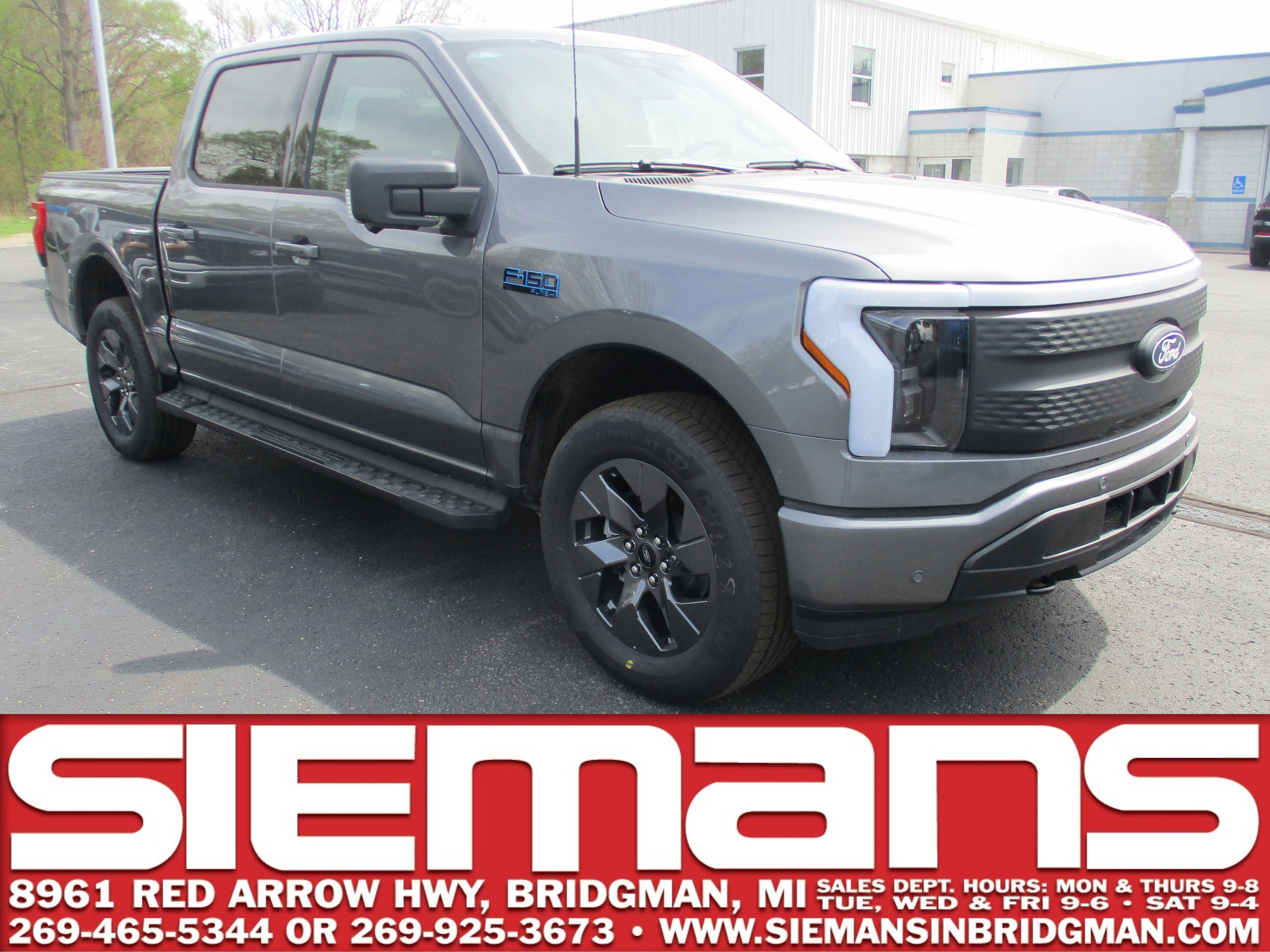 2025 Ford F-150 Lightning Flash's photo