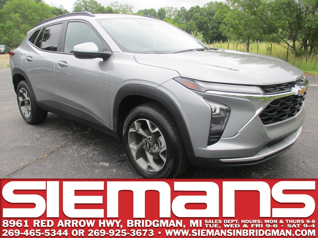 Used 2025 Chevrolet Trax LT SUV