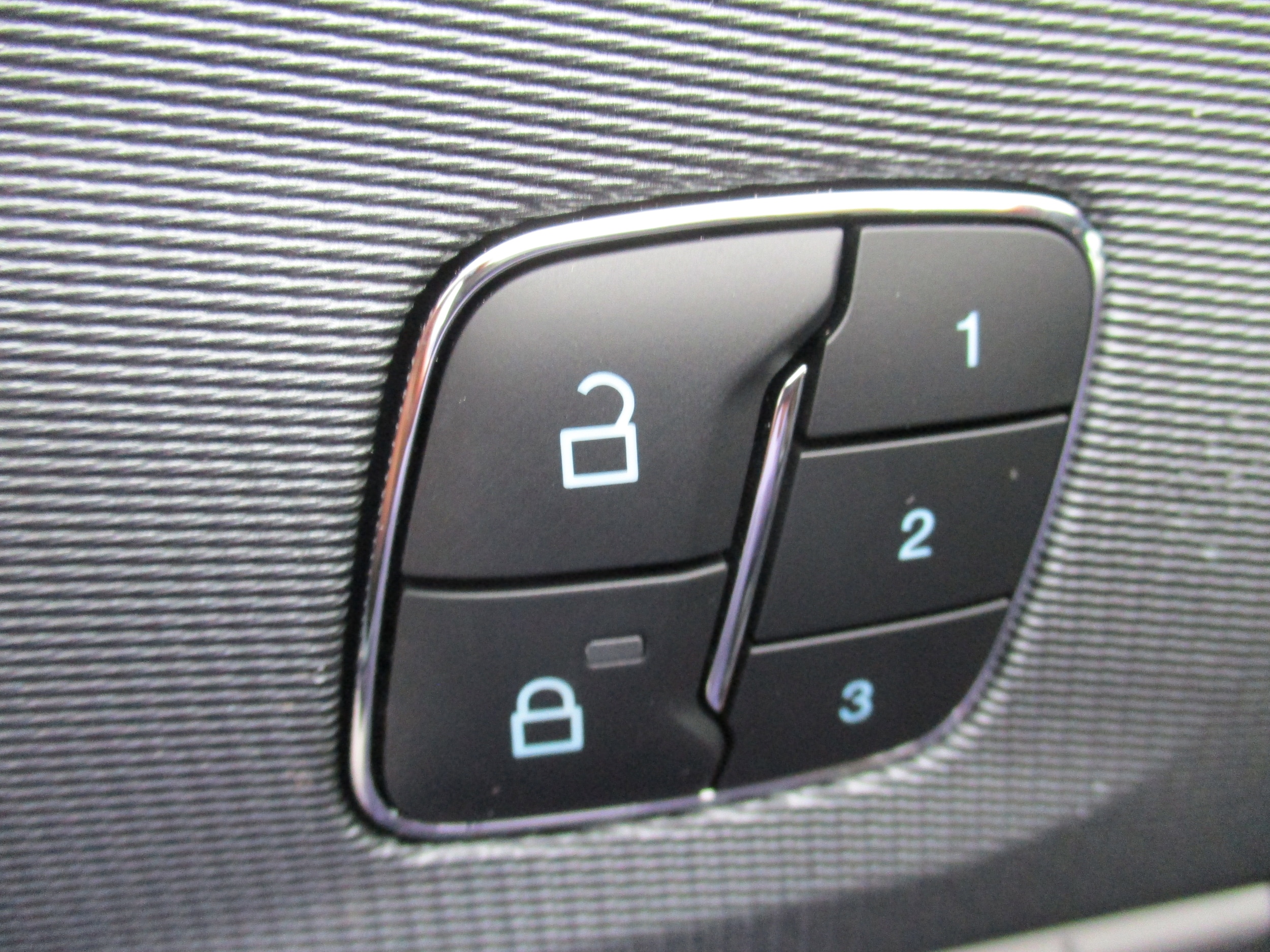2026 Ford Explorer ST - Photo 27