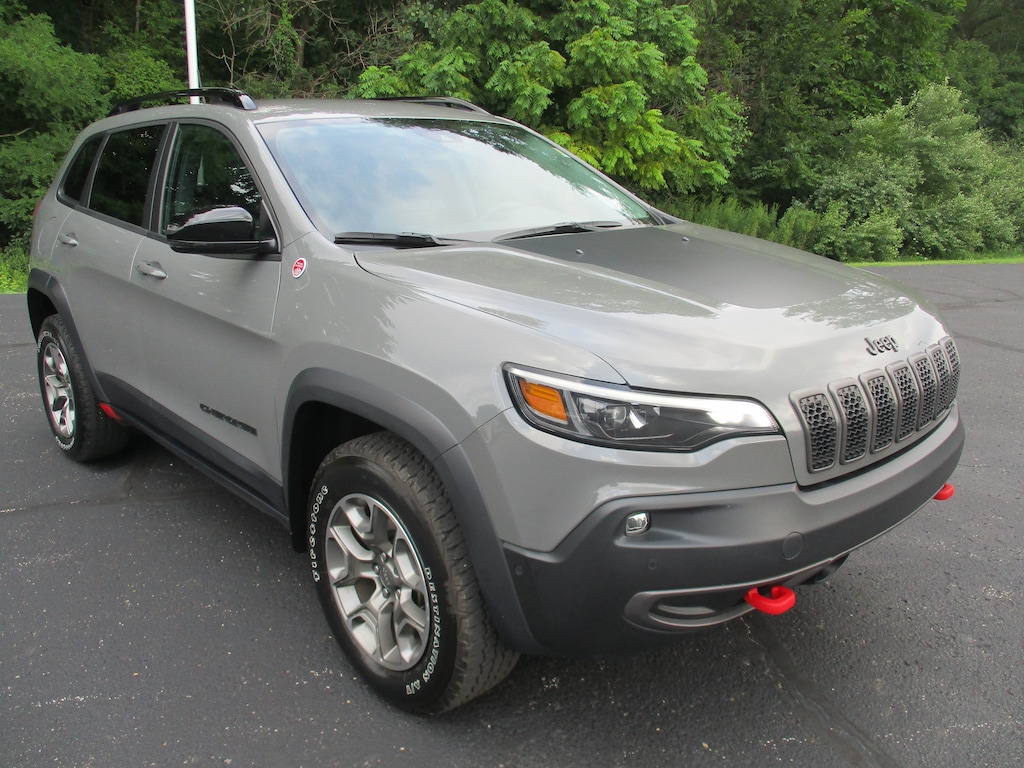 Used 2023 Jeep Cherokee Trailhawk SUV