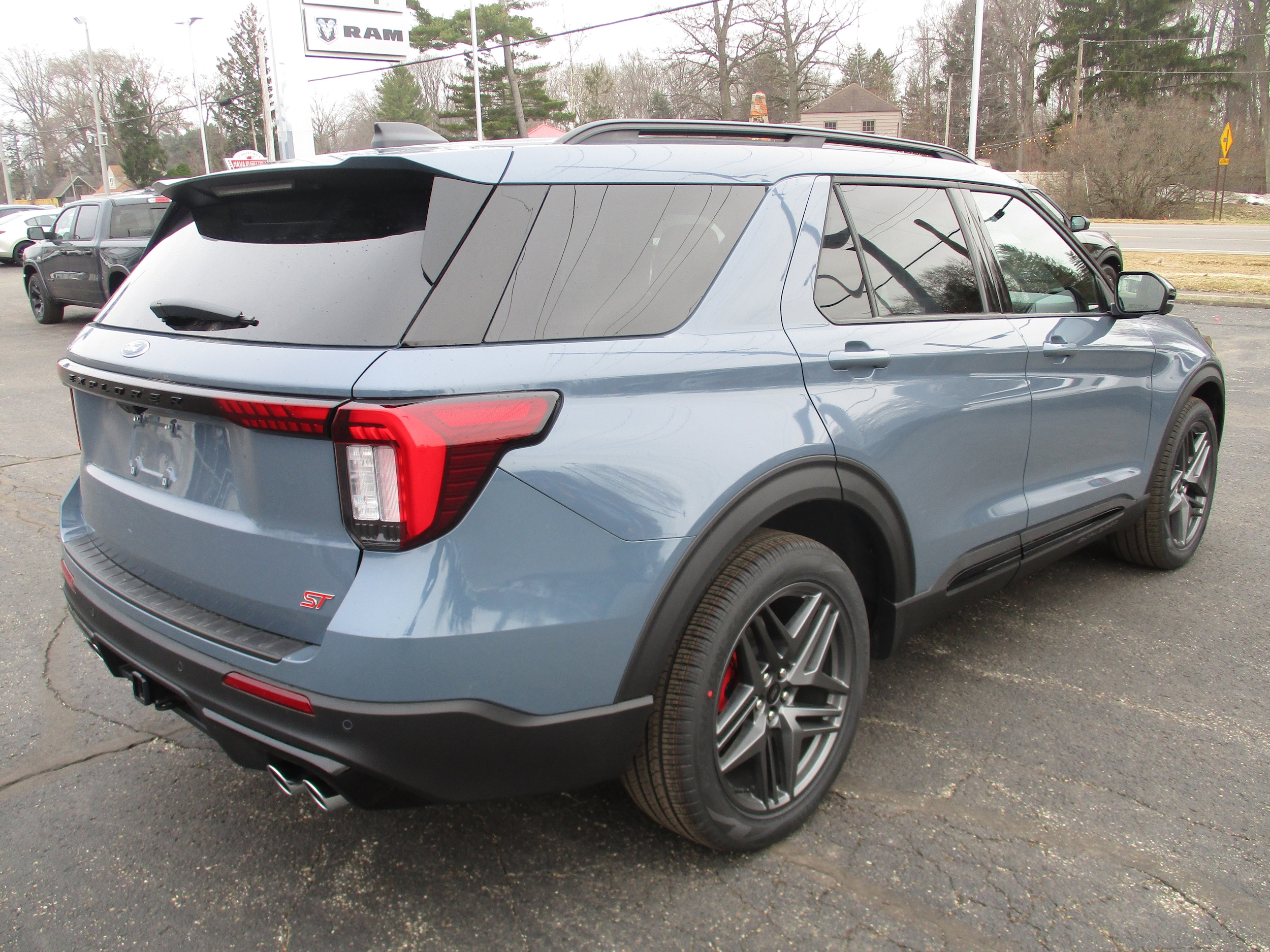 2026 Ford Explorer ST - Photo 6