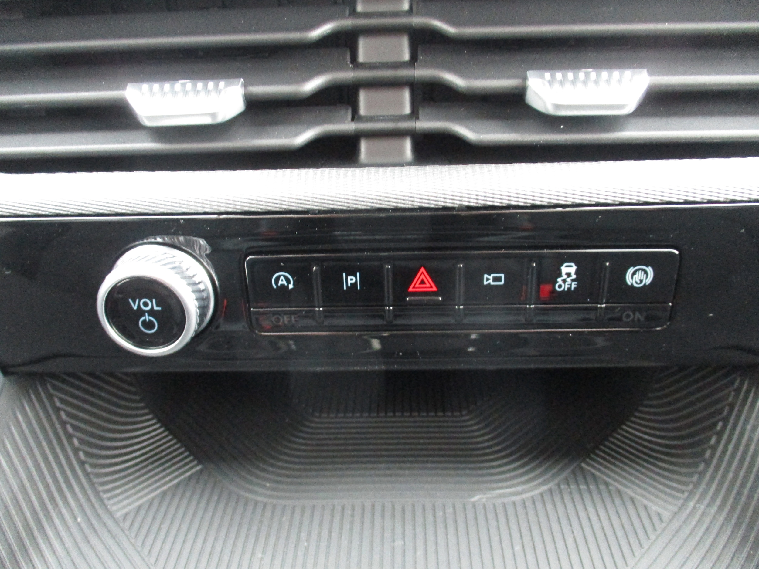 2026 Ford Explorer ST - Photo 17