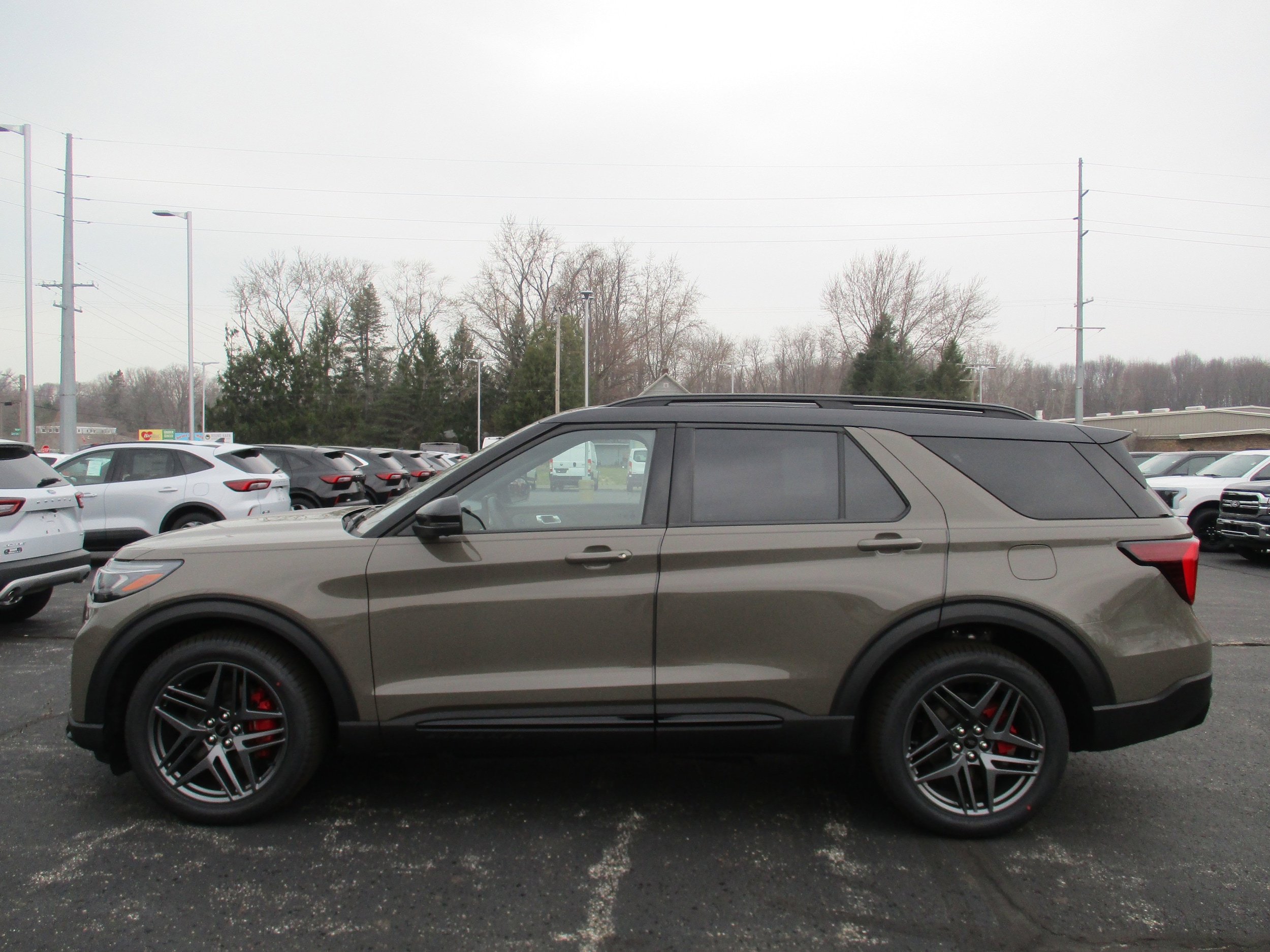 2026 Ford Explorer ST - Photo 9